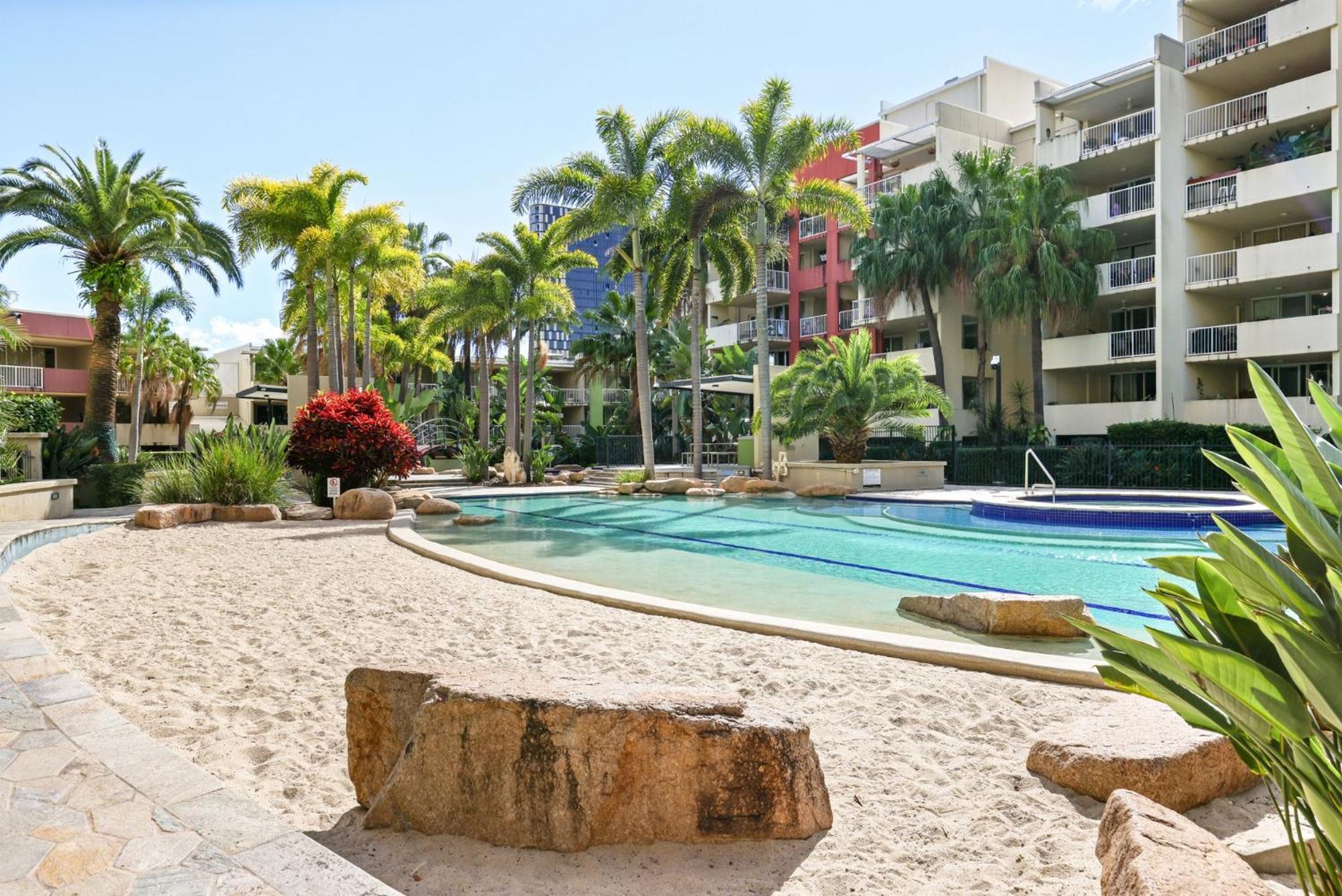 Inner-city 1-bed With Pool & Apartment Brisbane