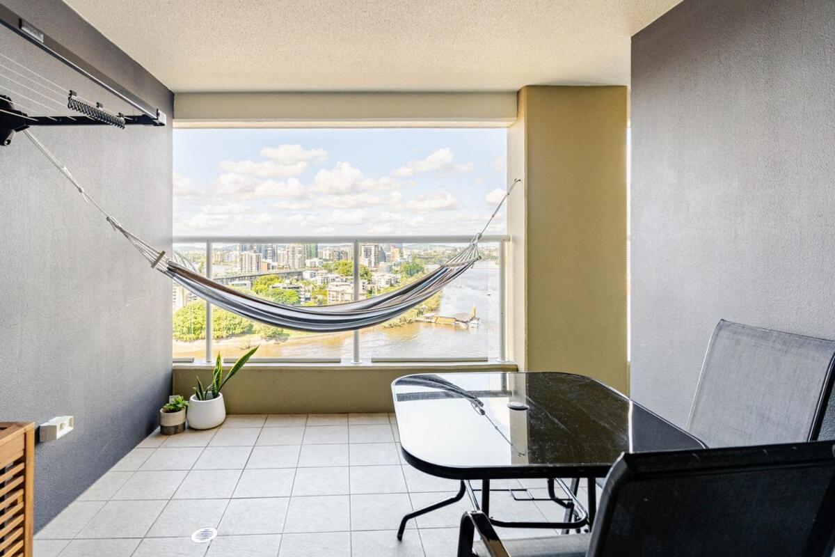 River View With Pool, Carpark & Gym