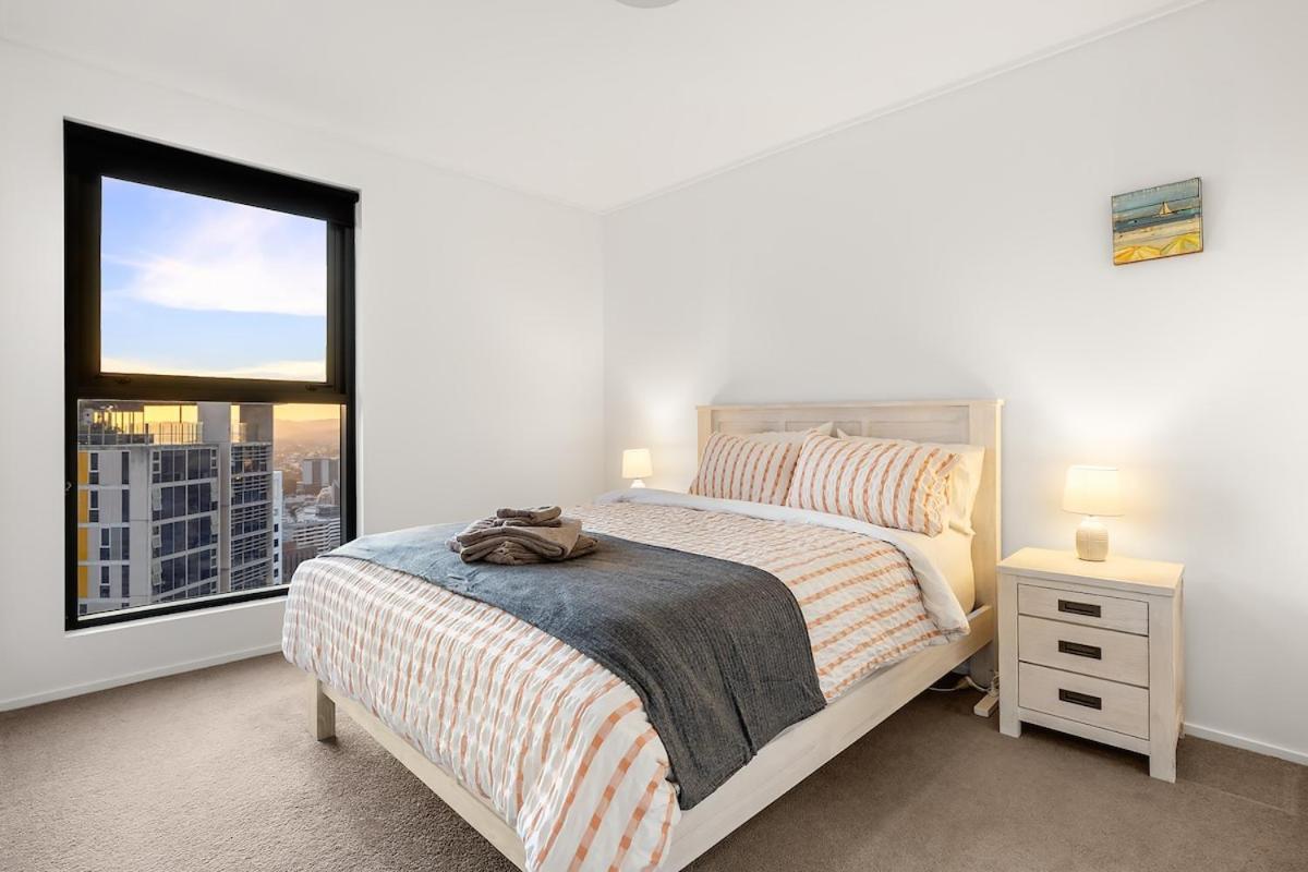 Amazing 2bed-2bath-1car-balcony-views - Cbd Apartment