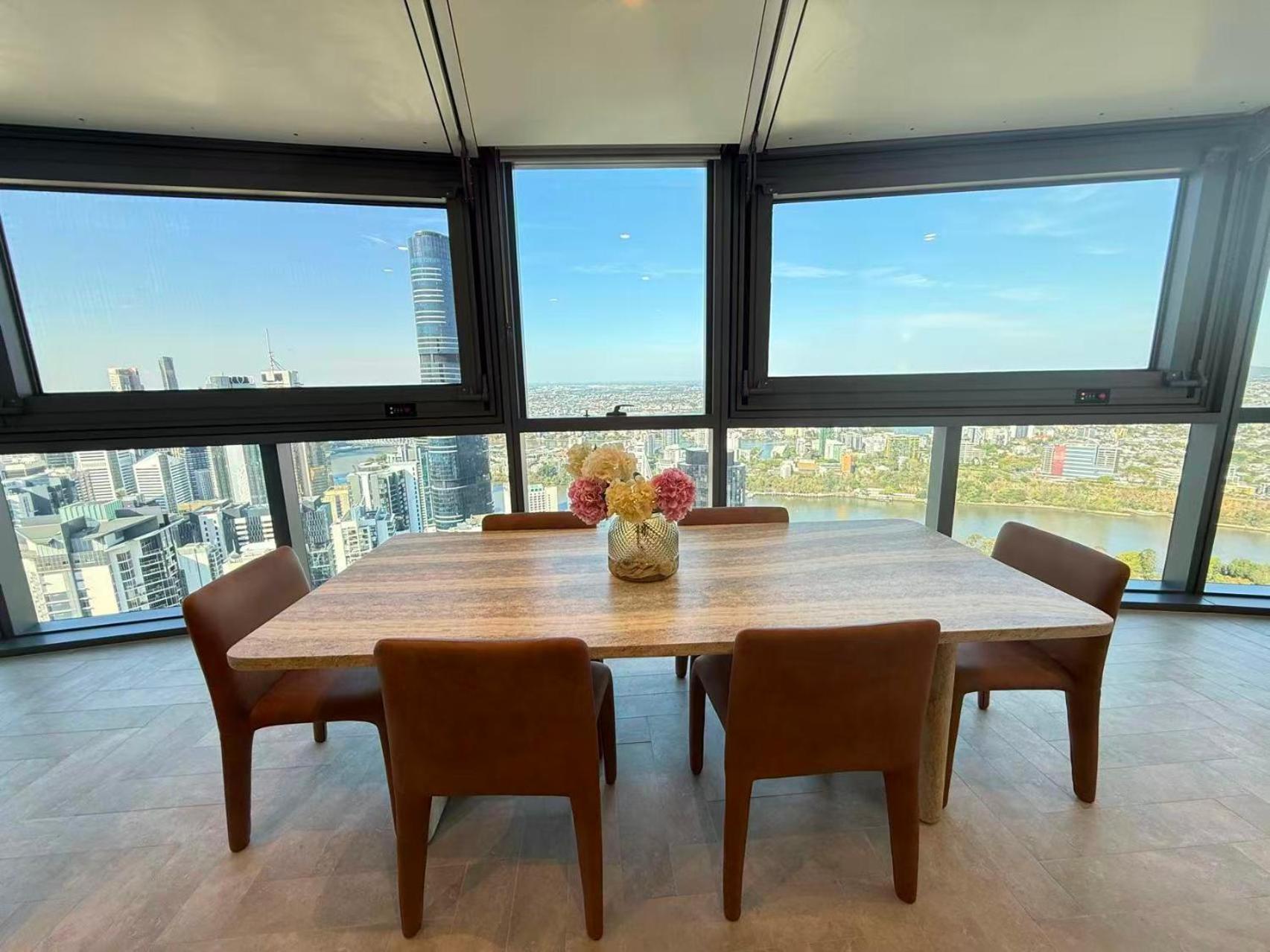 3-bedroom Gorgeous Queens Wharf 180 Degree View Apartment Brisbane
