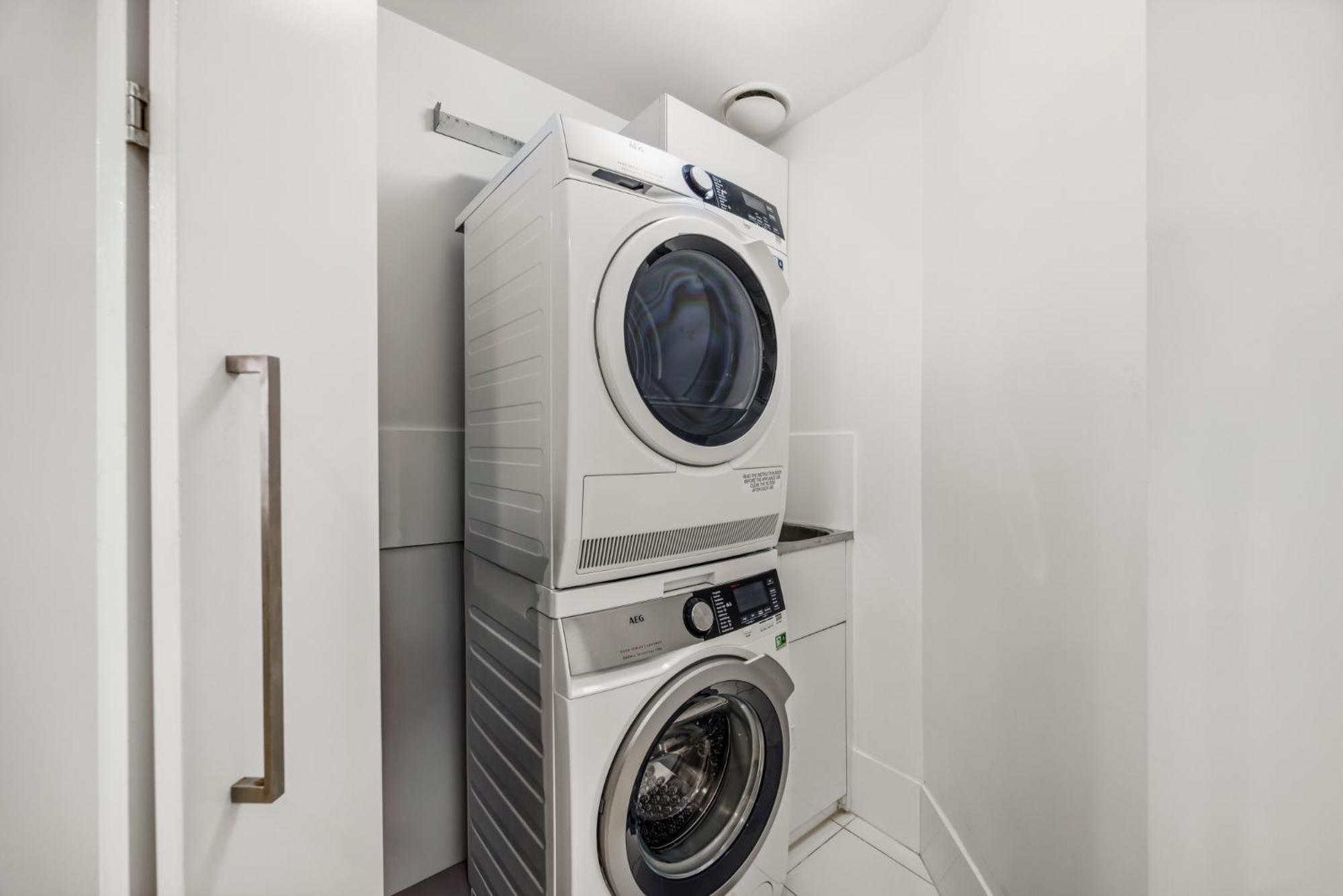 River Views 2 Bed 2 Bath Secure Parking Brisbane