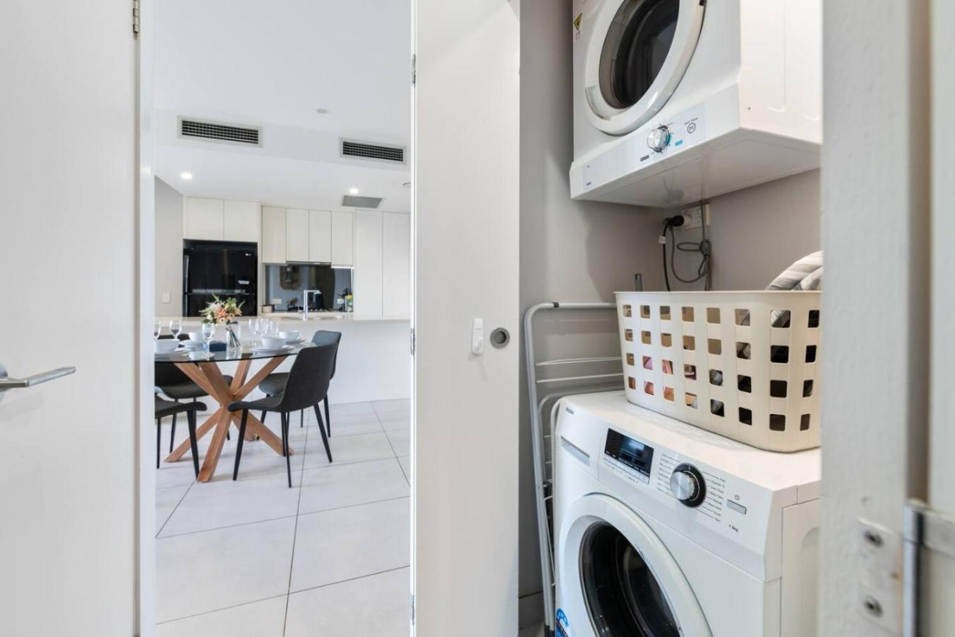 Apartment 2 Bedroom Balcony Close To Hotspots *