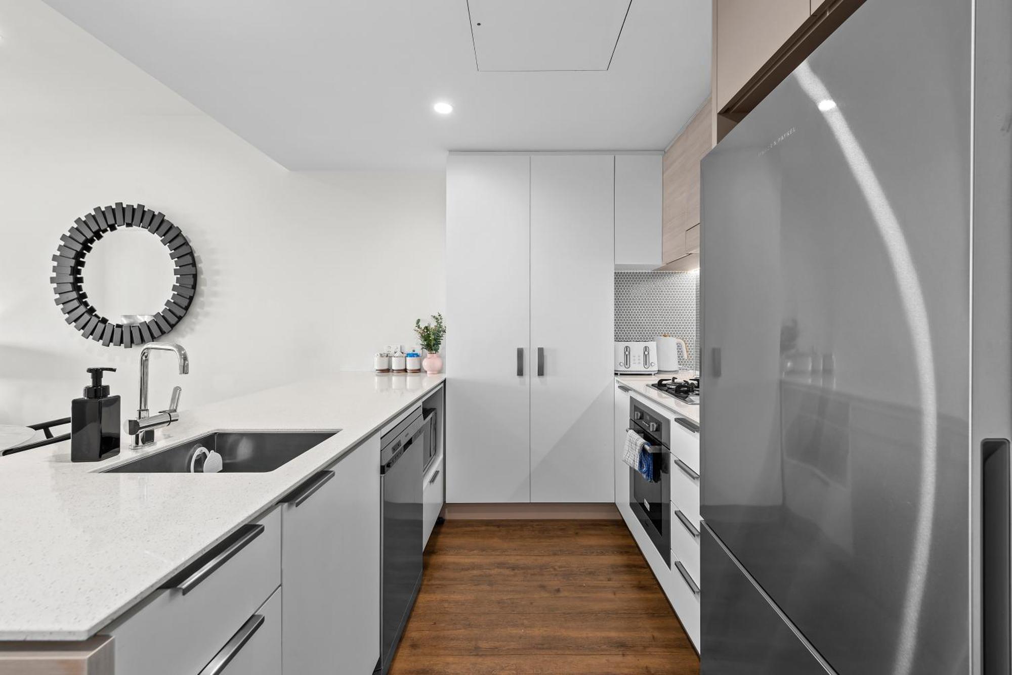 Stunning And River Views With Parking And Pool Apartment *