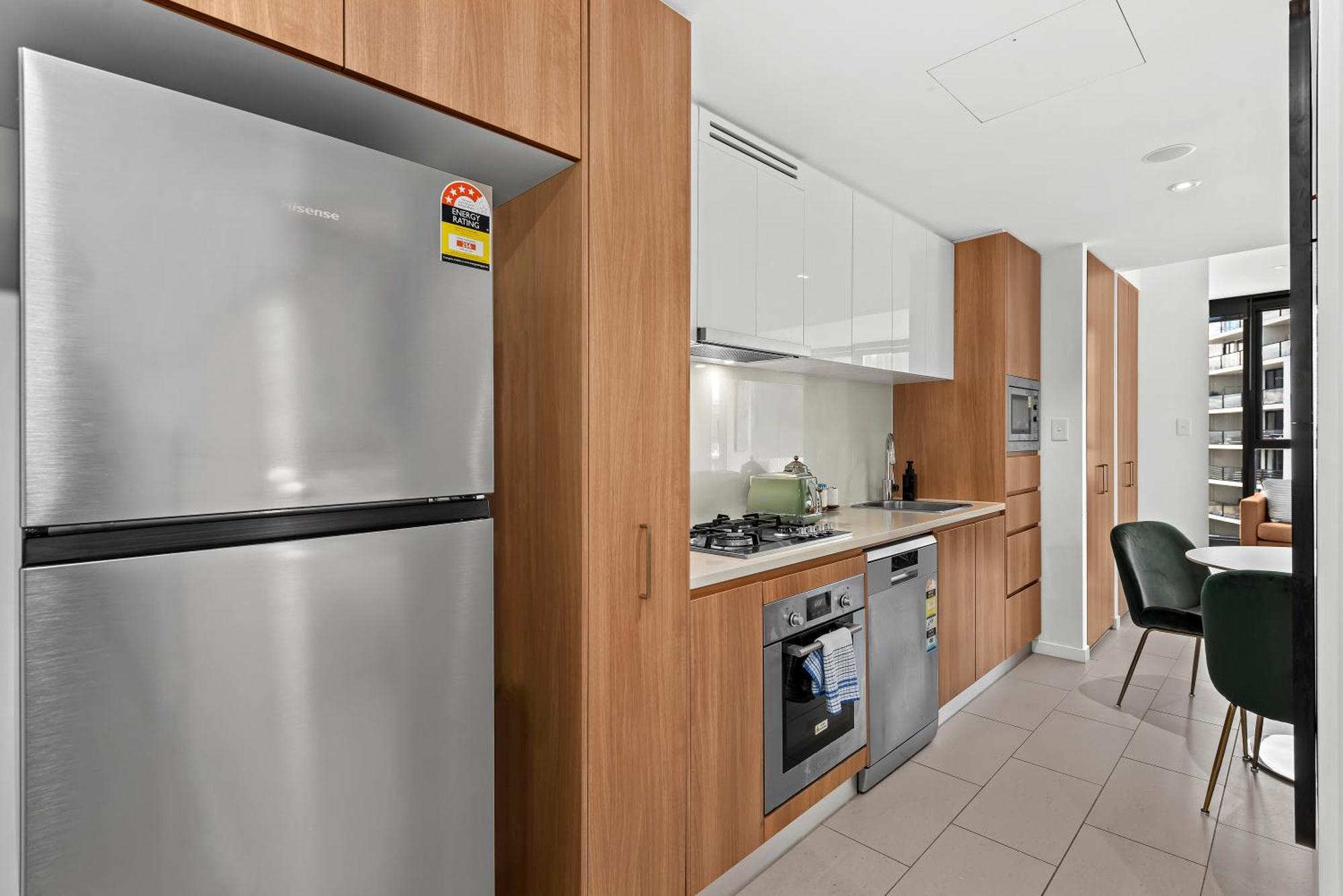Stunning 2br - Tallest Building In Cbd Pool, Gym Apartment *