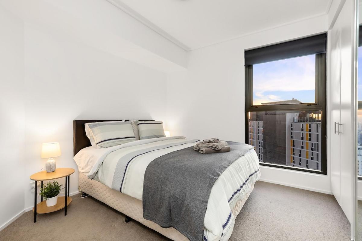 Amazing 2bed-2bath-1car-balcony-views - Cbd Apartment