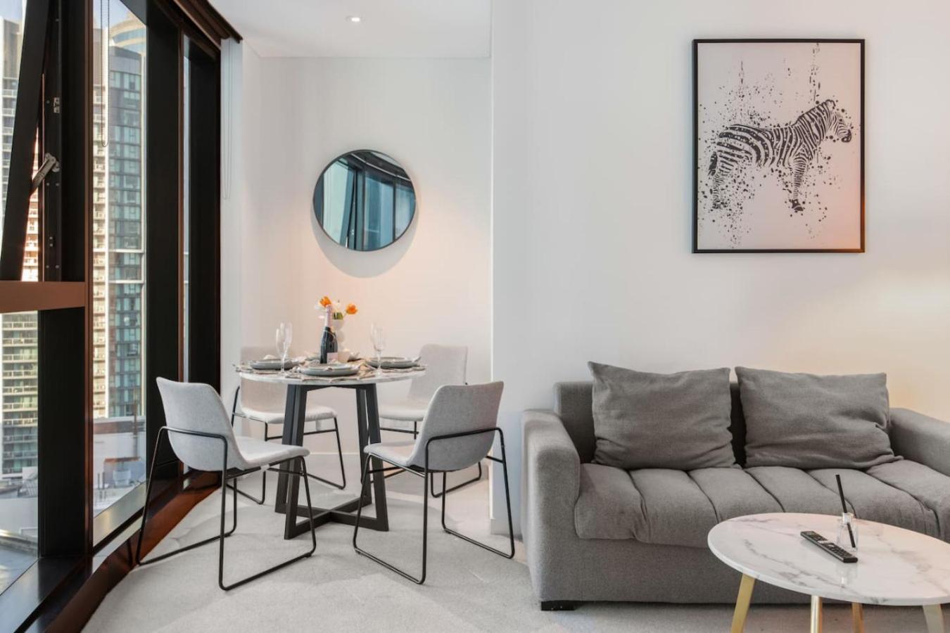 Sky Tower Elegance Balcony Gym Pool And Cbd Access Brisbane