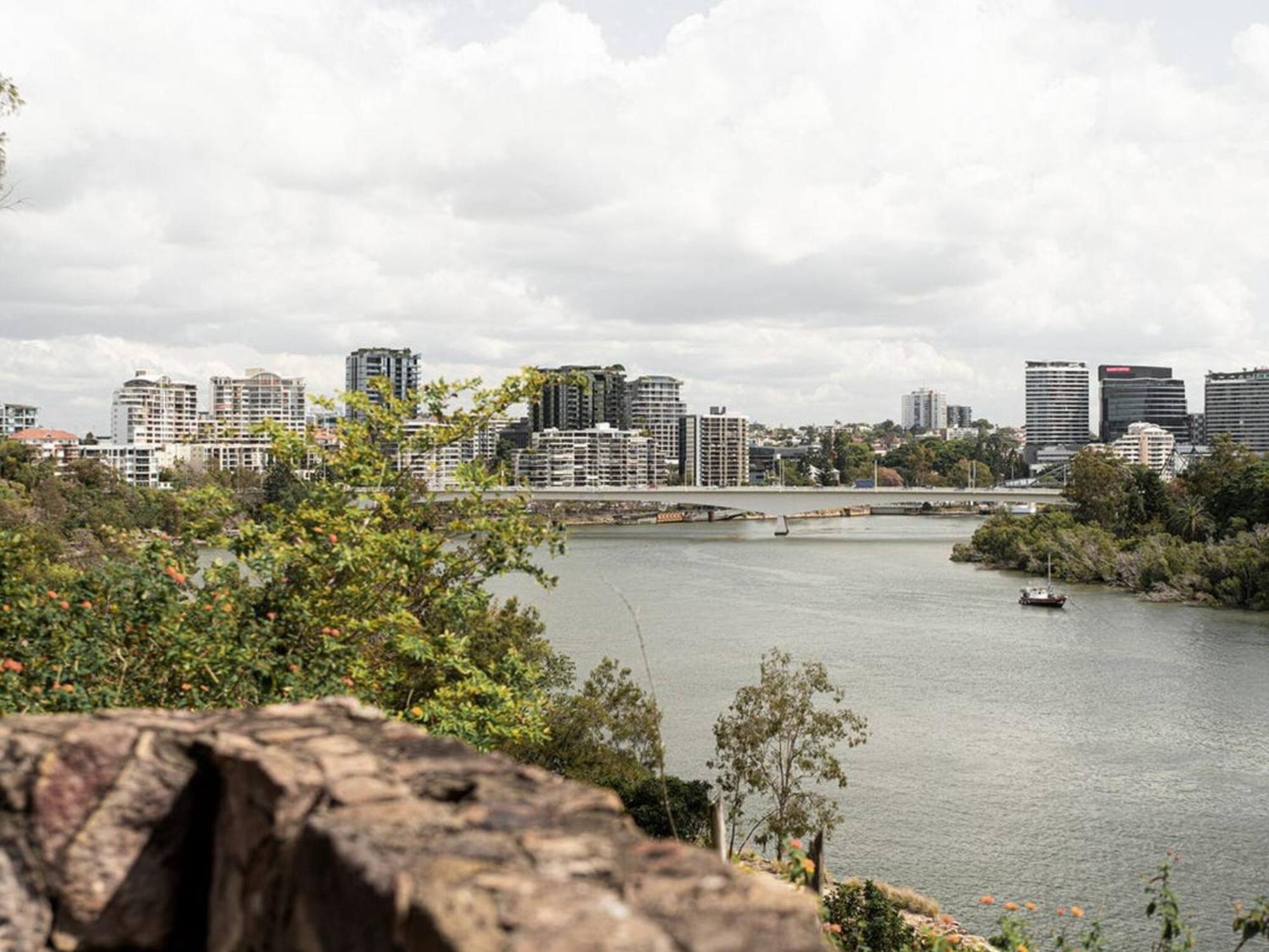 Apartment Family & Group Getaway - 5 Bedrooms, 12 Guests Brisbane