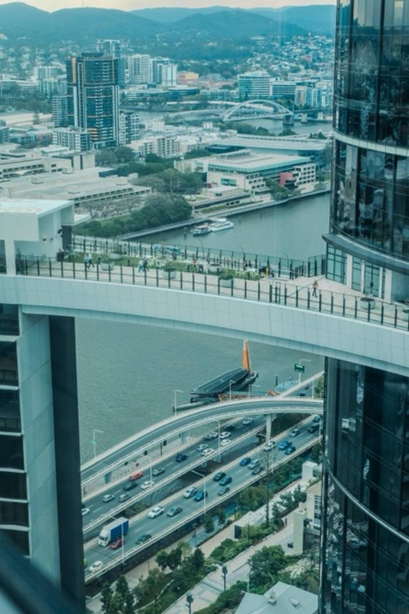 Apartment 2bedroom Gleaming Riverfront - View Free Carpark *