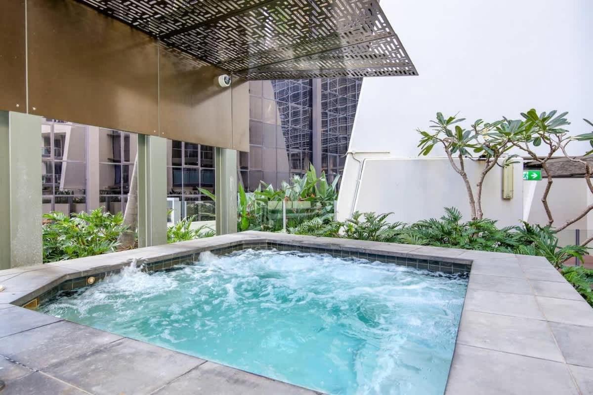 Modern 2br In Cbd Free Parking And Pool *