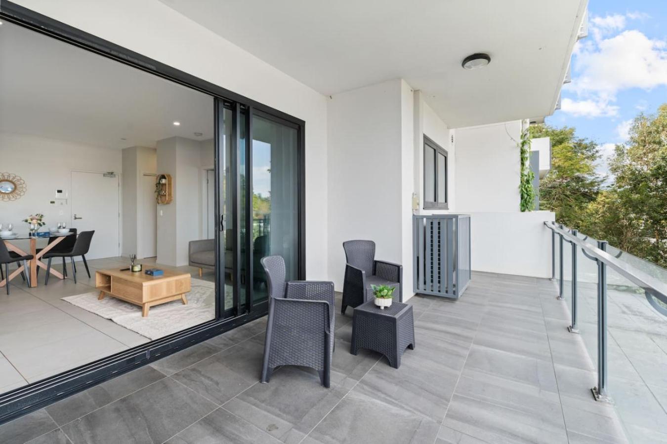 Apartment 2 Bedroom Balcony Close To Hotspots