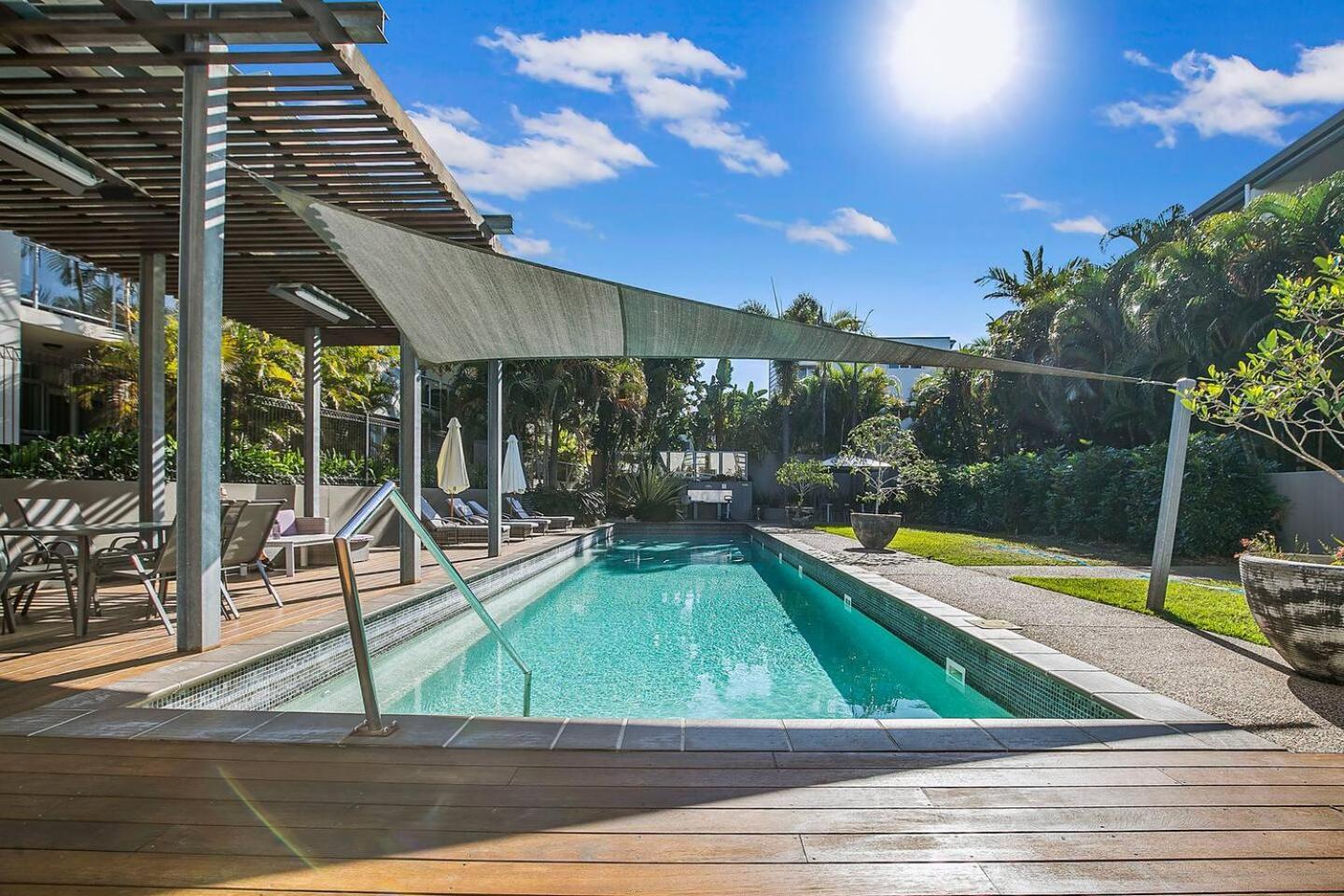 The Fish Bowl - Vibrant Riverside Escape With Pool *