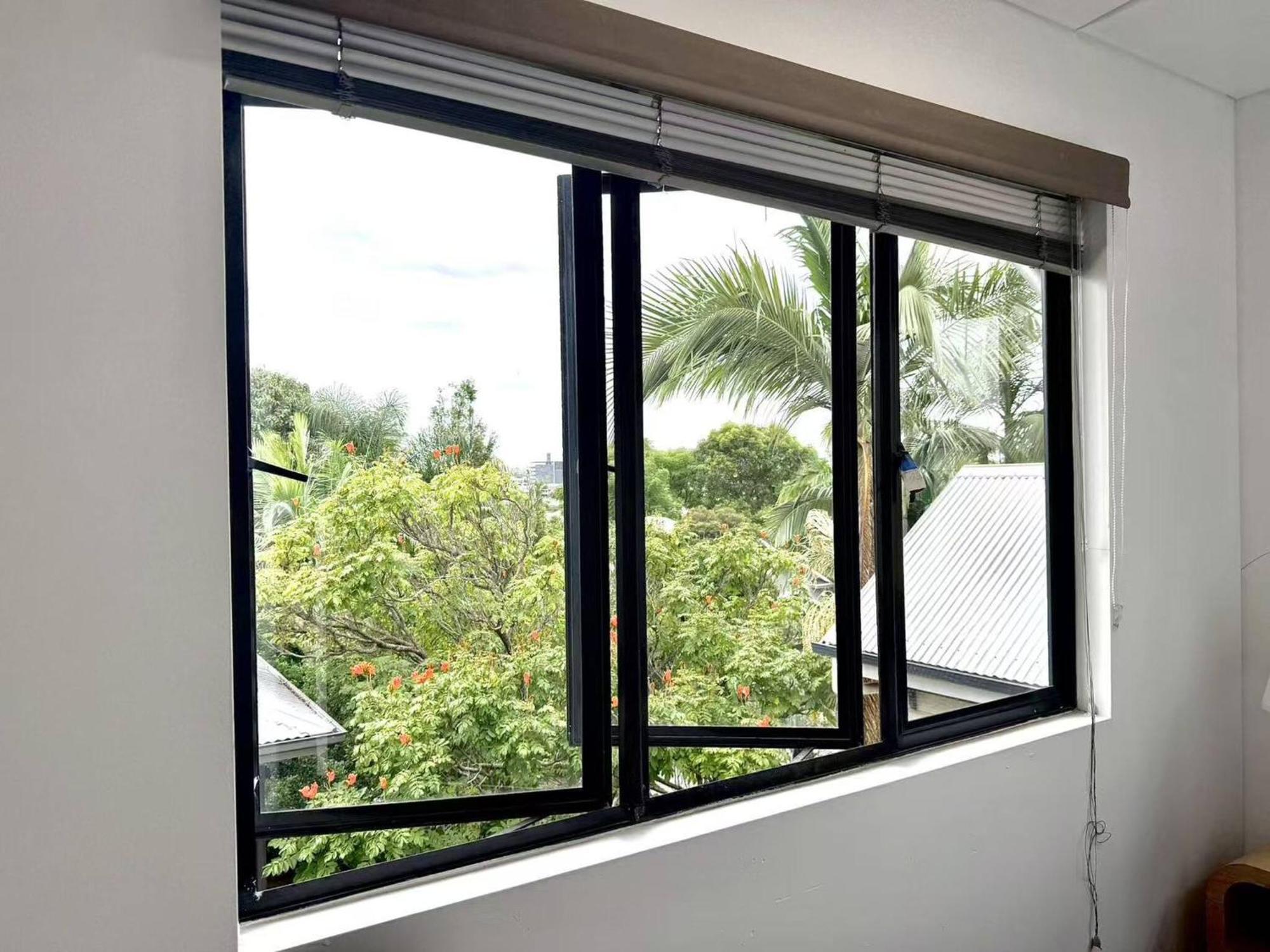 Apartment Family & Group Getaway - 5 Bedrooms, 12 Guests