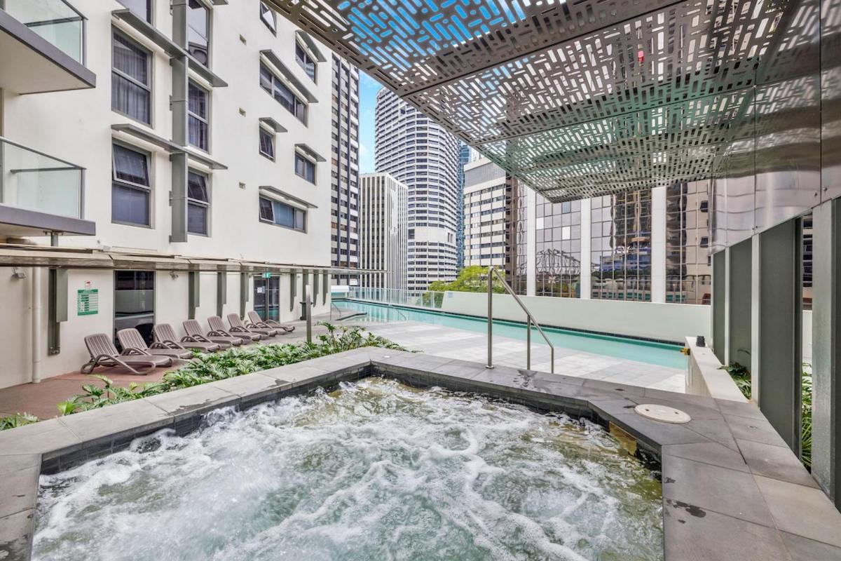 Amazing 2bed-2bath-1car-balcony-views - Cbd Apartment *