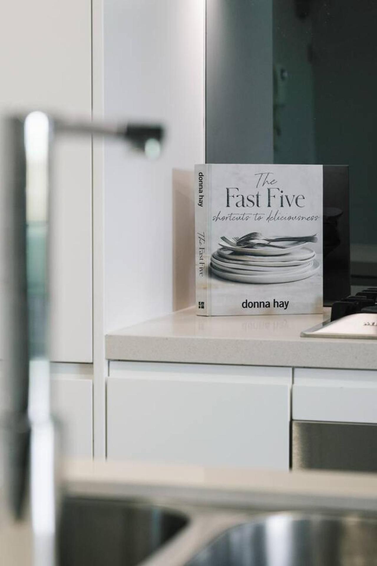 Stylish Escape 2 Ensuites Balcony Near Shops *