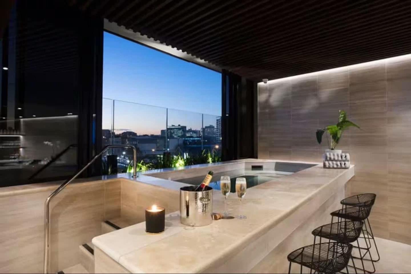 Stylish Valley In Hub Brisbane