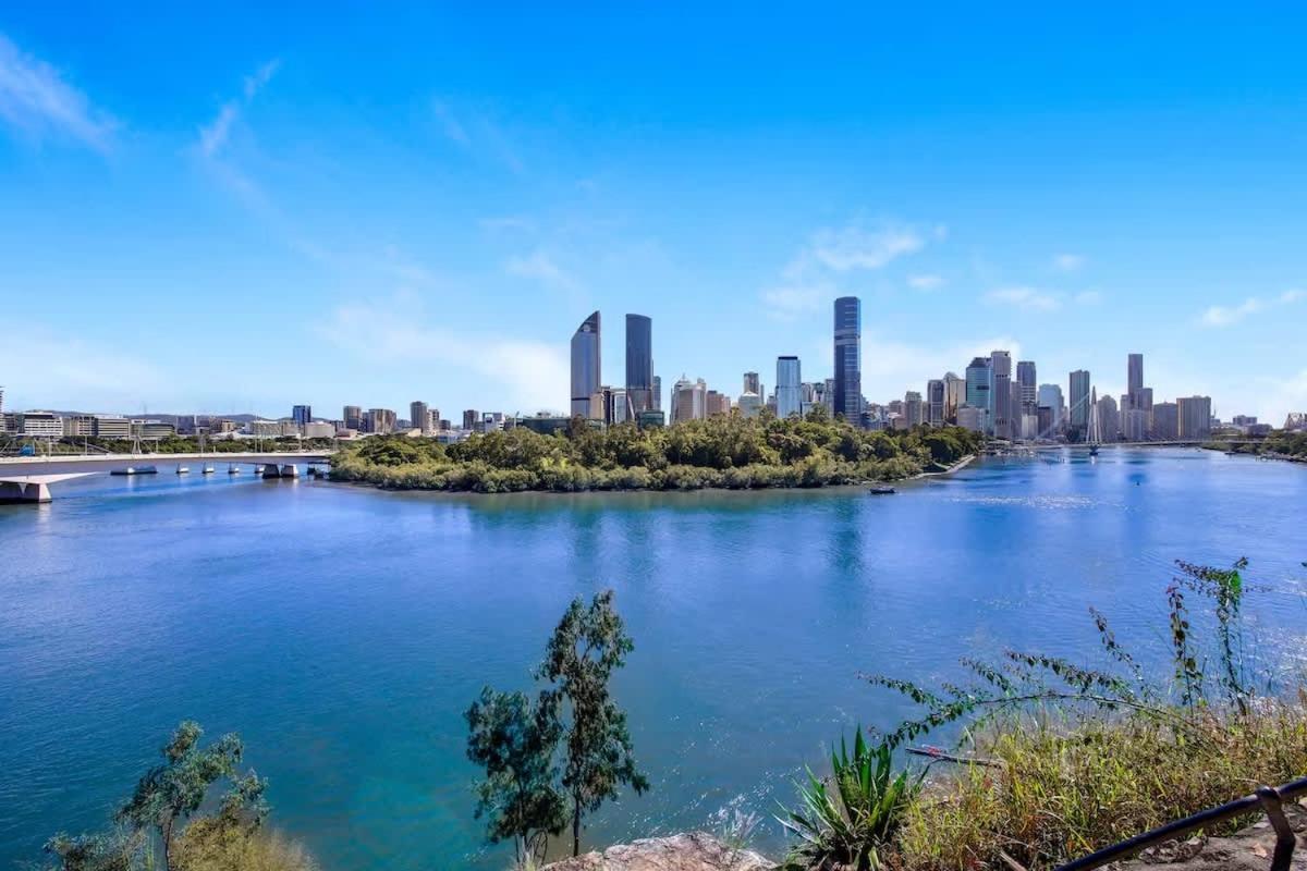 Modern 2br In Cbd Free Parking And Pool *