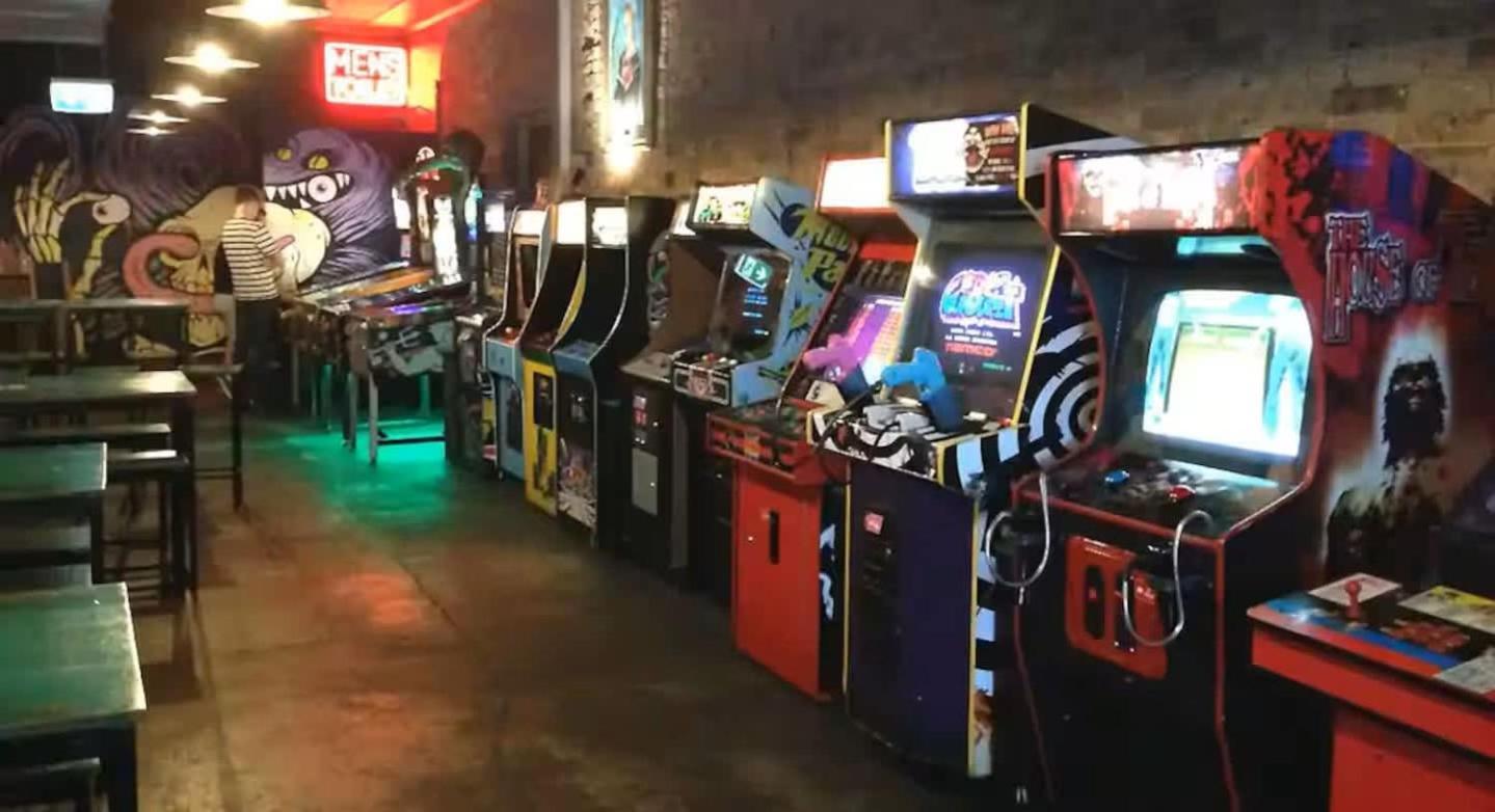 Stylish Valley In Hub Apartment