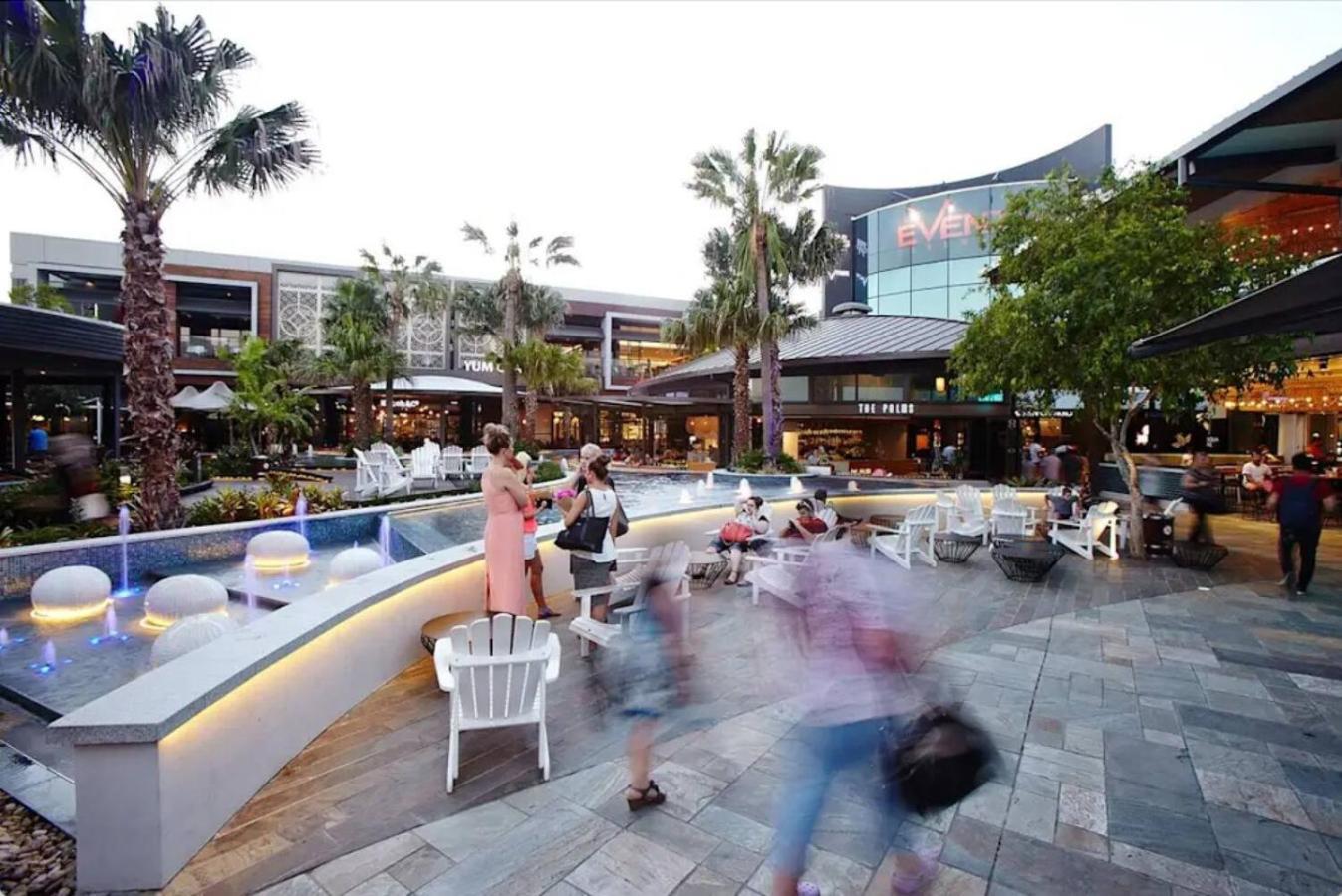 Stylish Escape 2 Ensuites Balcony Near Shops Apartment Brisbane