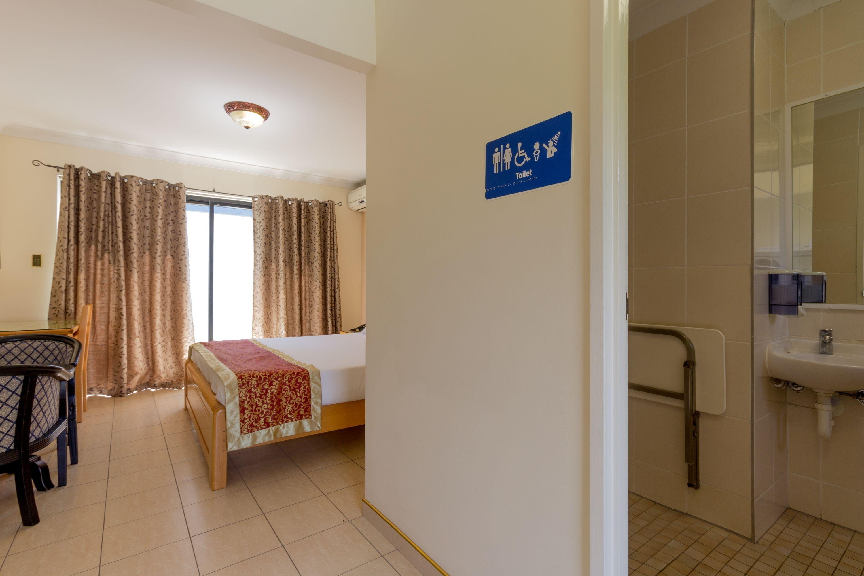 Novena Palms Motel 4*