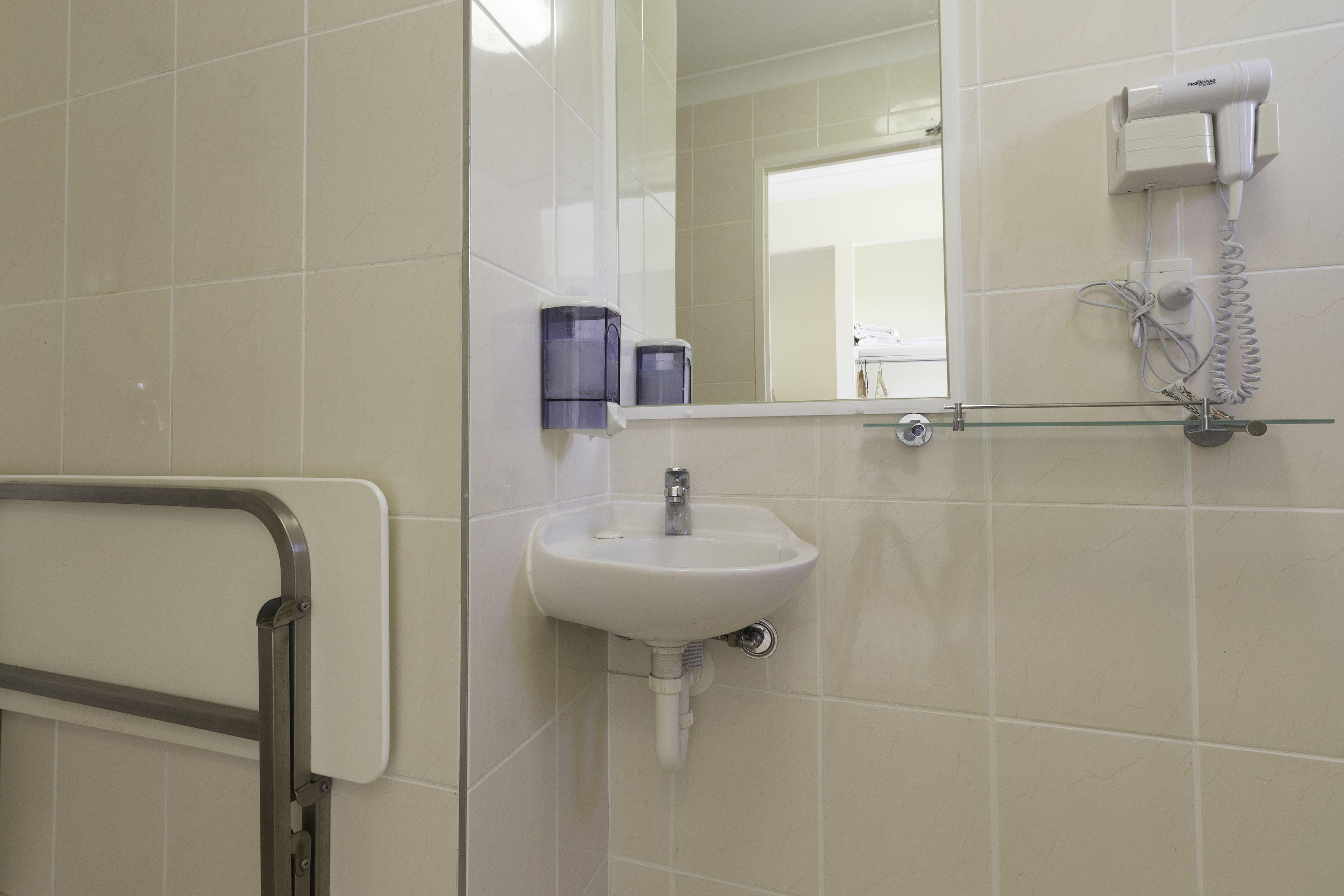 Novena Palms Motel 4*