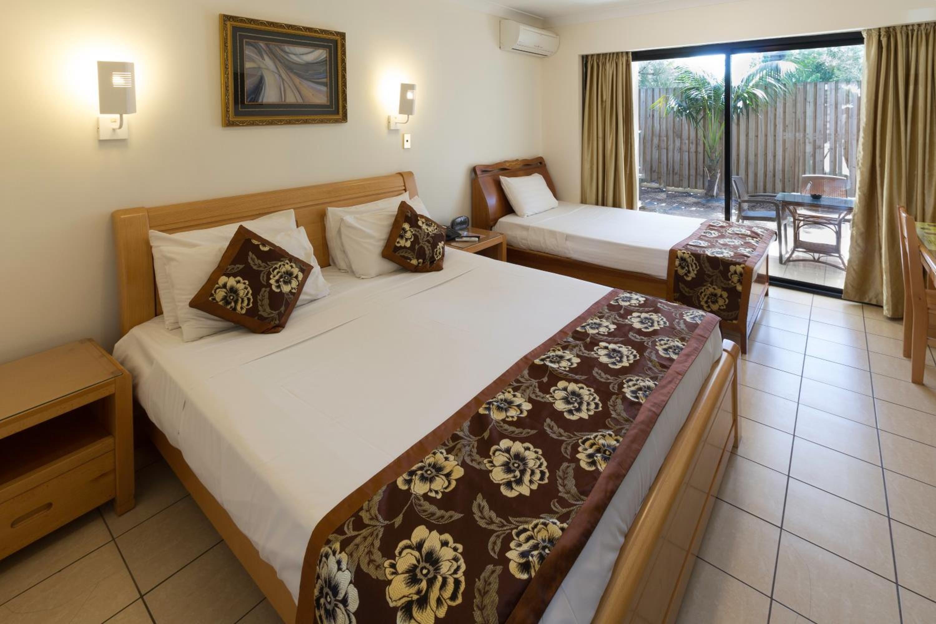 Novena Palms Motel 4*