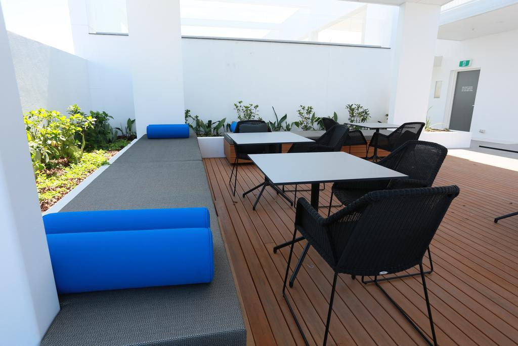 Alex Perry & Hotel Brisbane