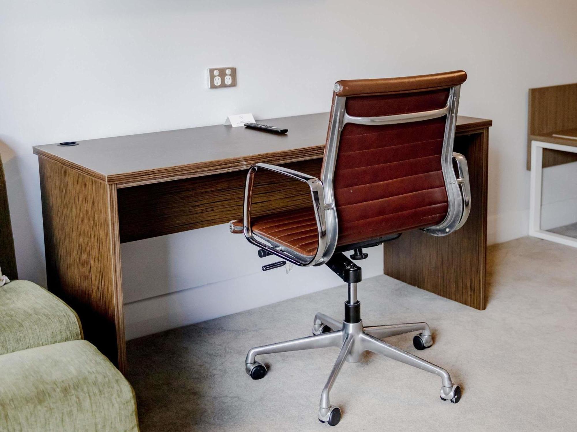 Mercure Spring Hill 4*