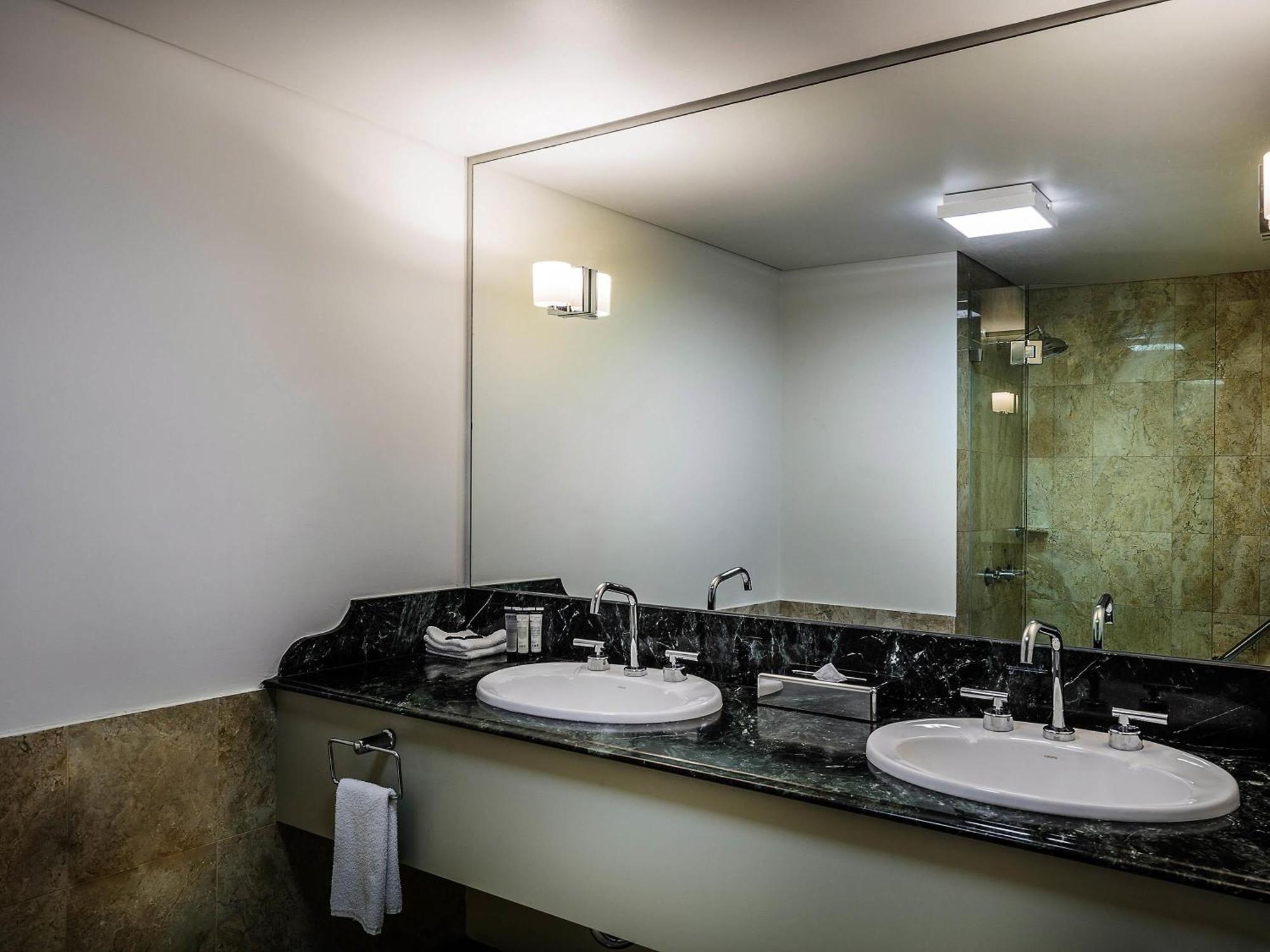 Pullman King George Square 5*