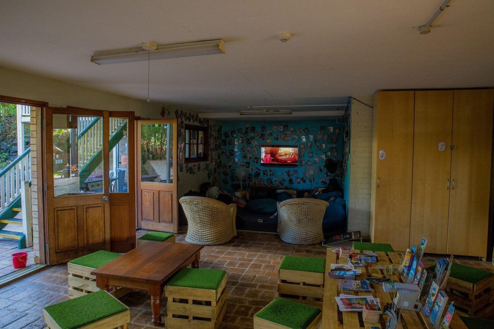 Hostel Somewhere To Backpackers