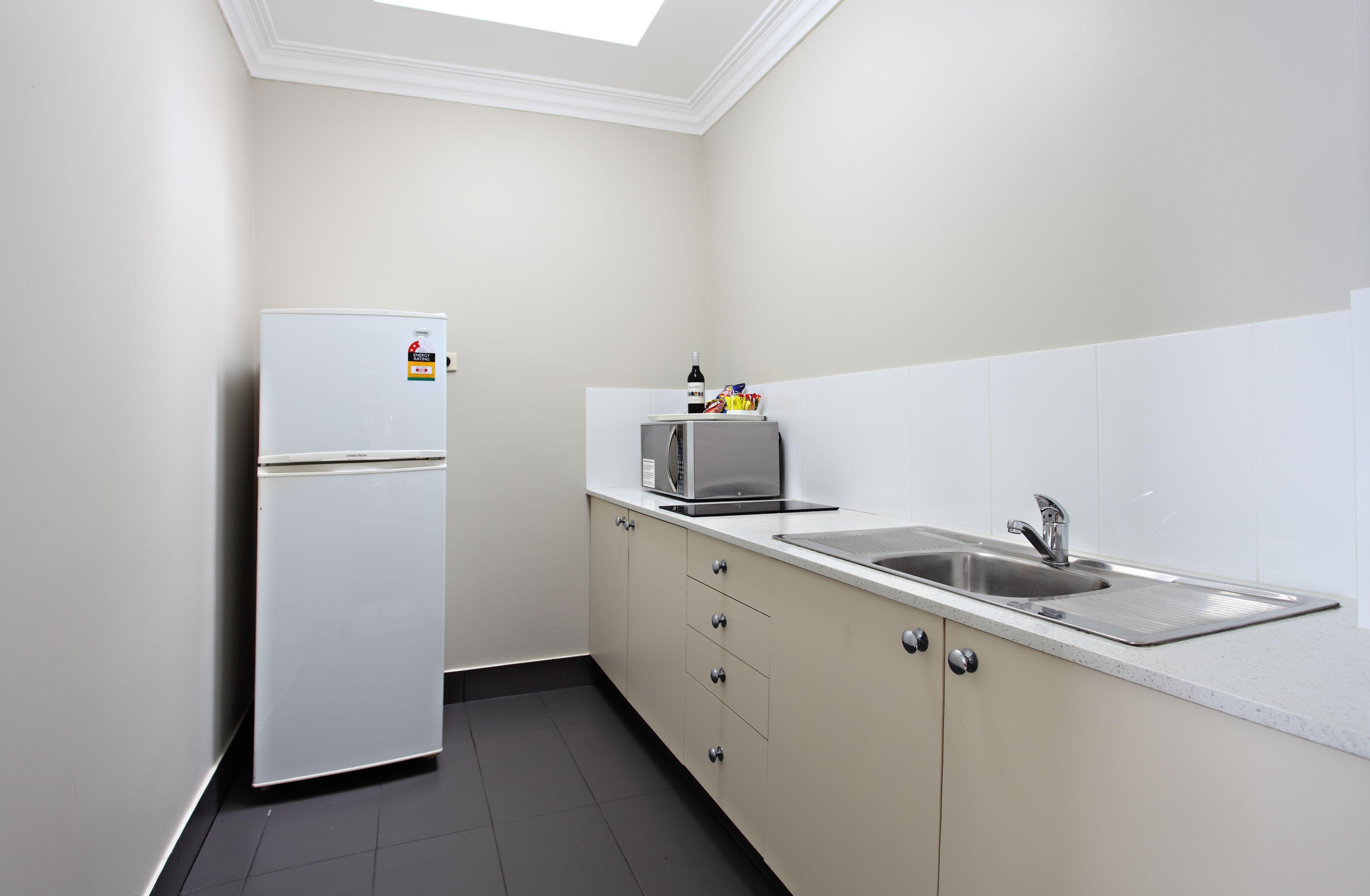 Coopers Colonial Motel 4*