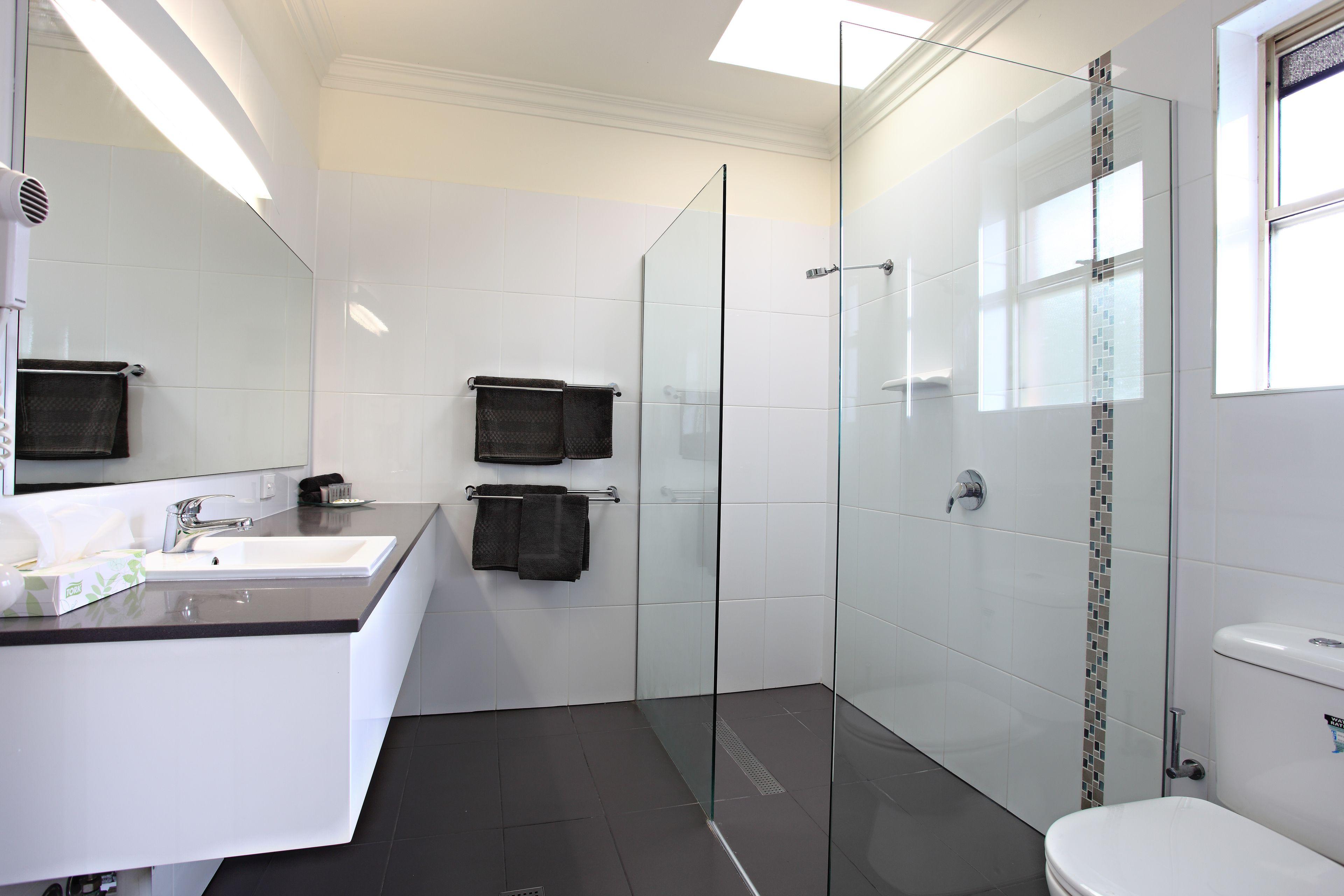 Coopers Colonial Motel 4*