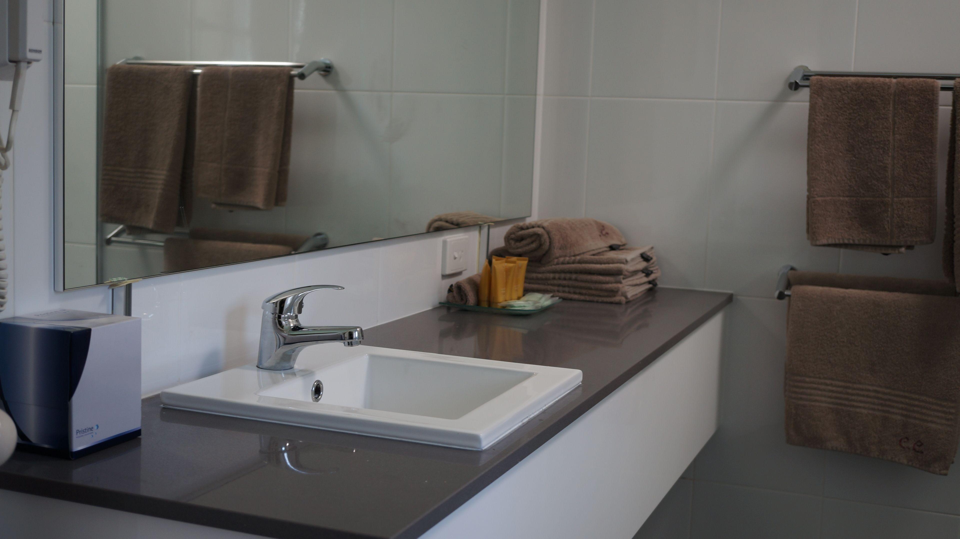 Coopers Colonial Motel 4*