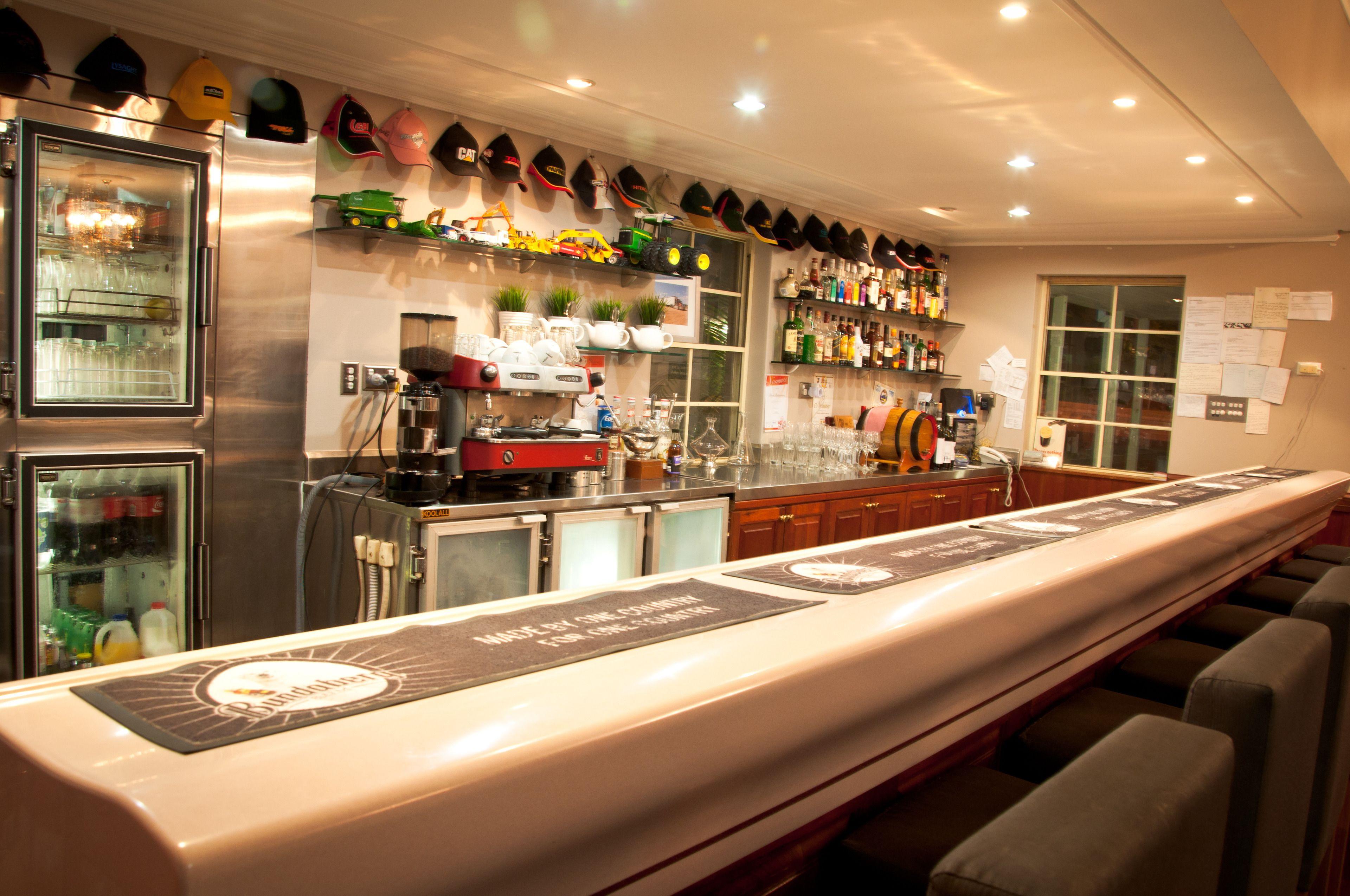 Coopers Colonial Motel 4*