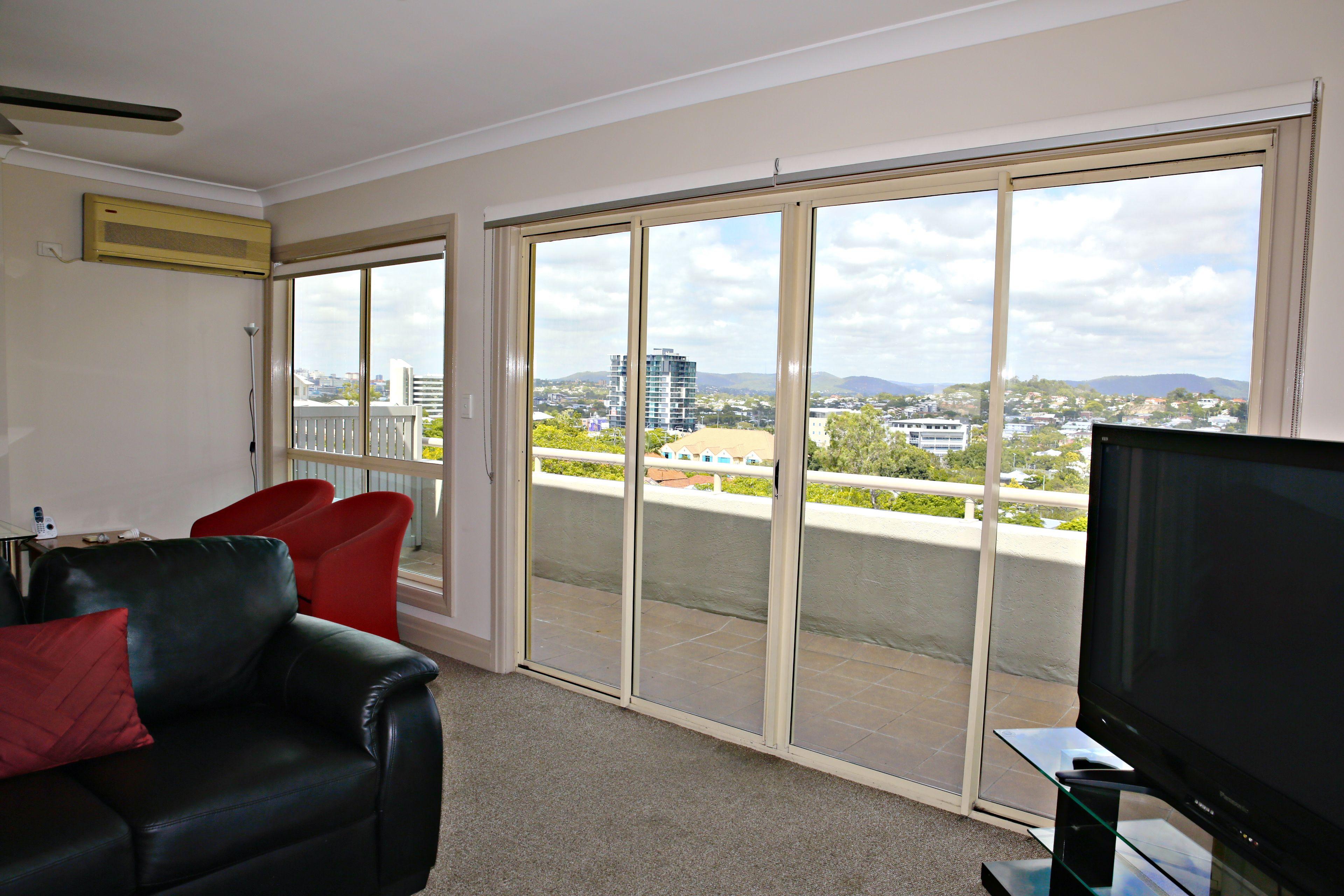 Hampton Court Aparthotel 4*