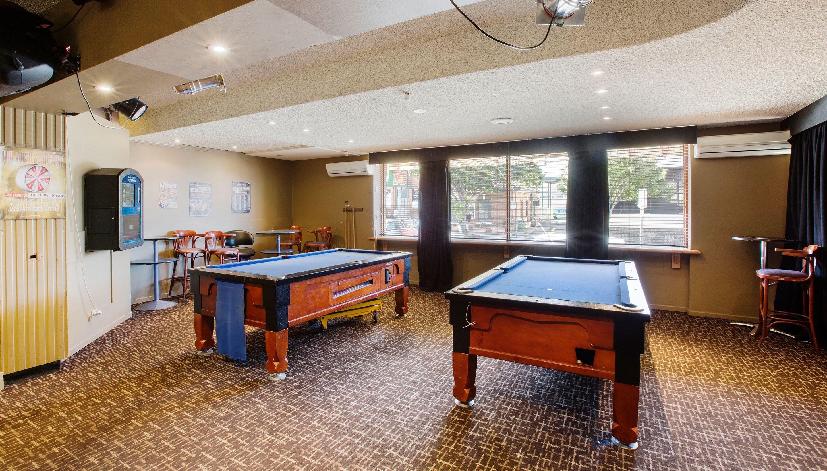 Nightcap At Of Wales Hotel