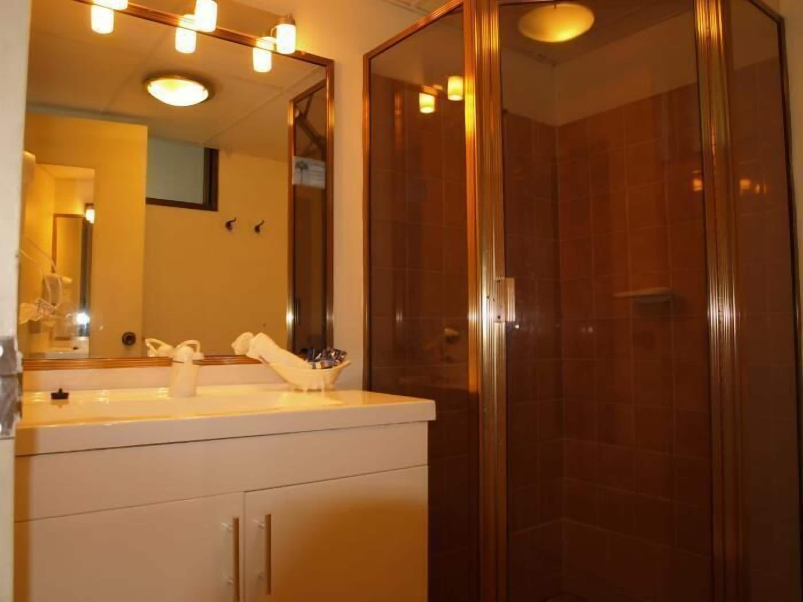 Motel Lancaster Court Brisbane