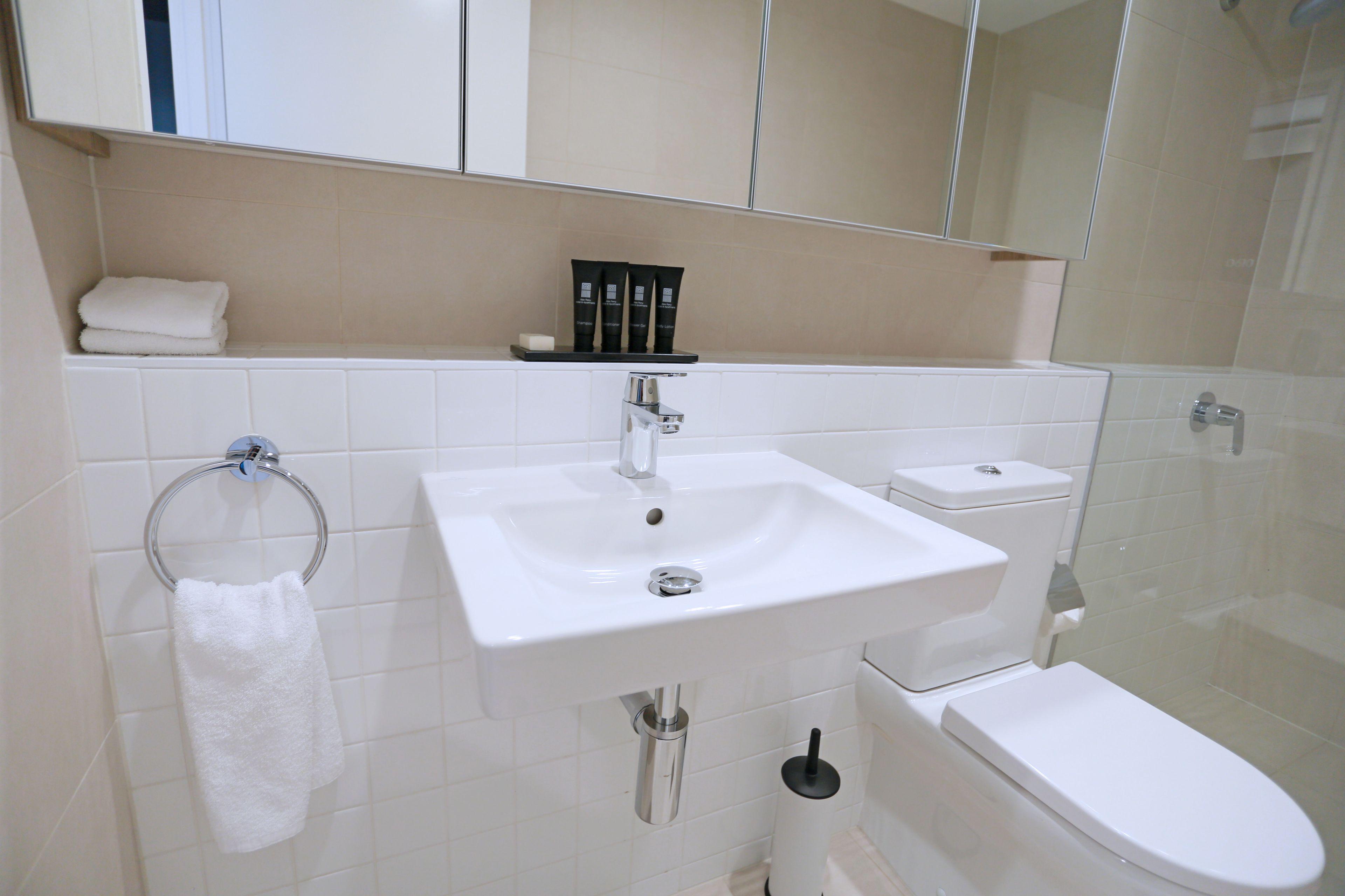 Alex Perry & Hotel Brisbane