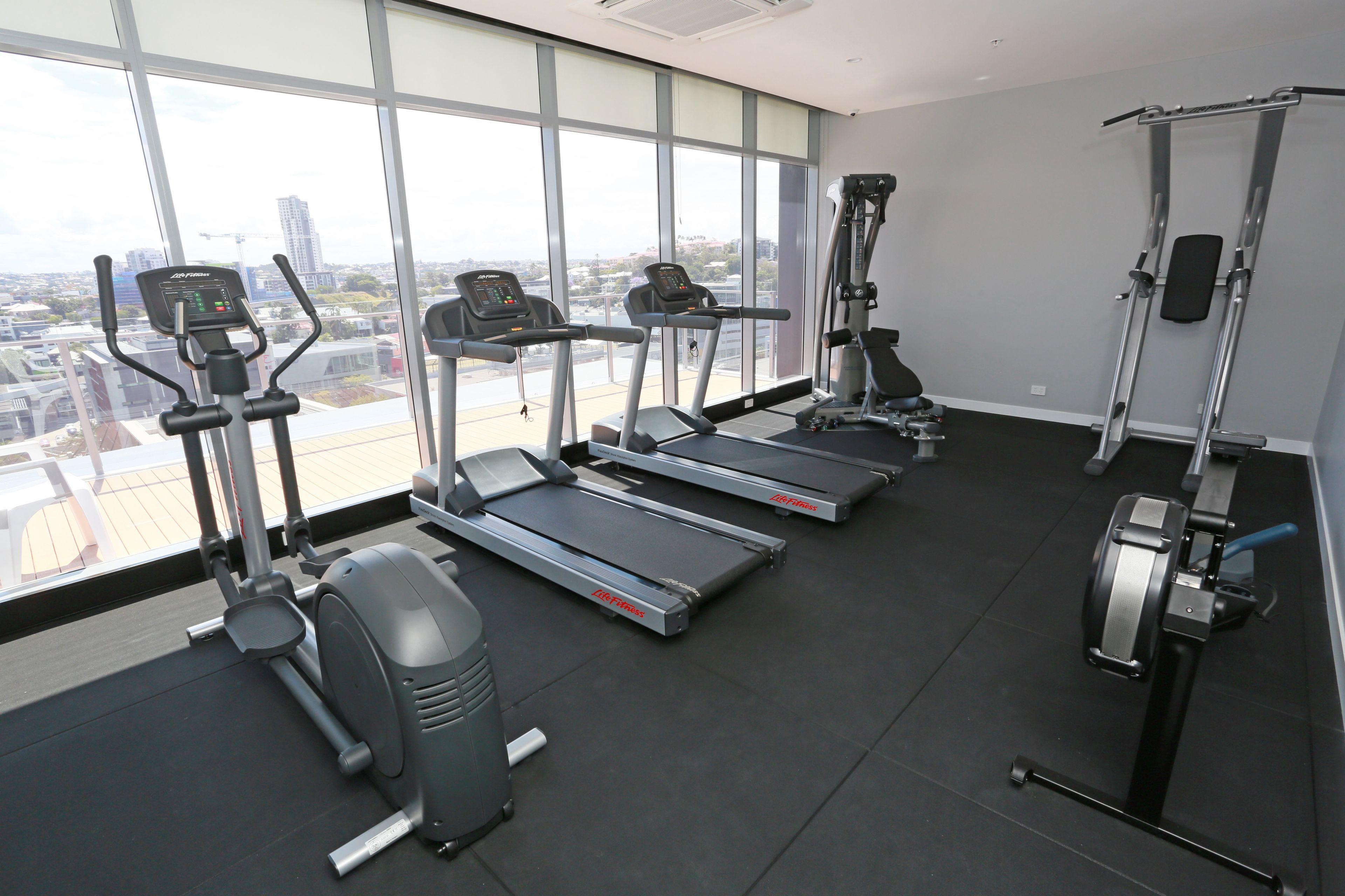 Alex Perry & Hotel 4*