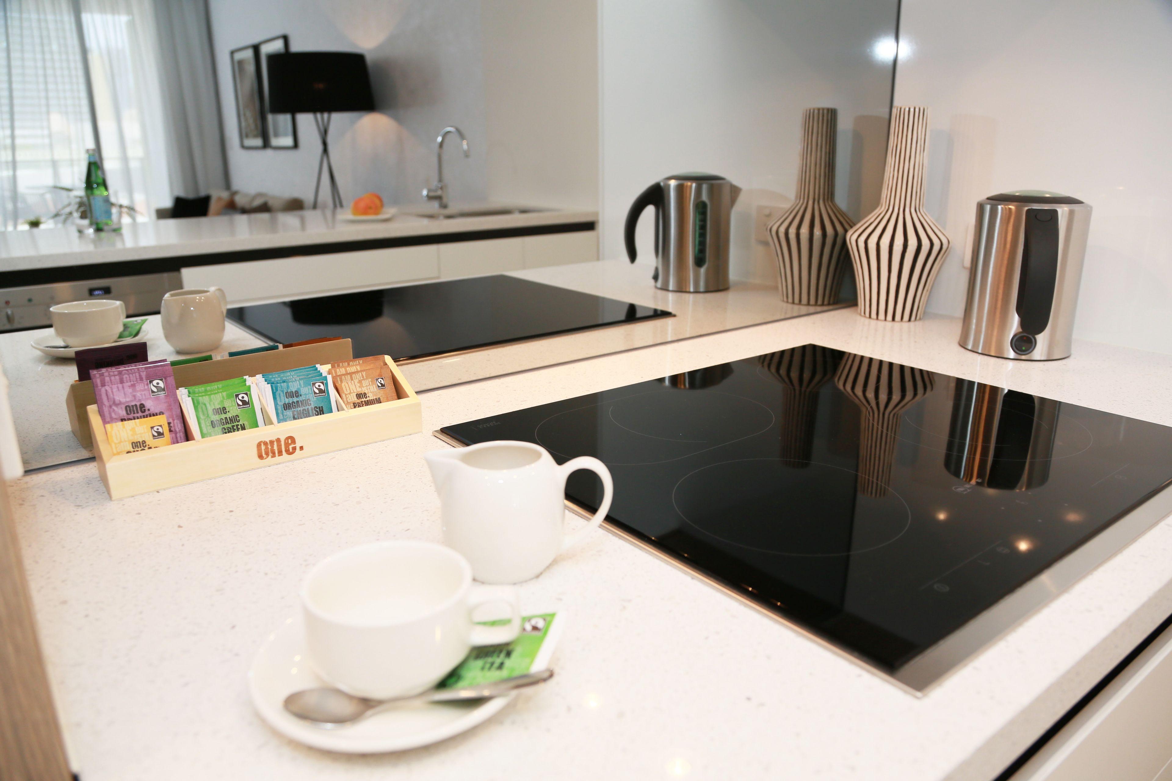 Alex Perry & Hotel Brisbane