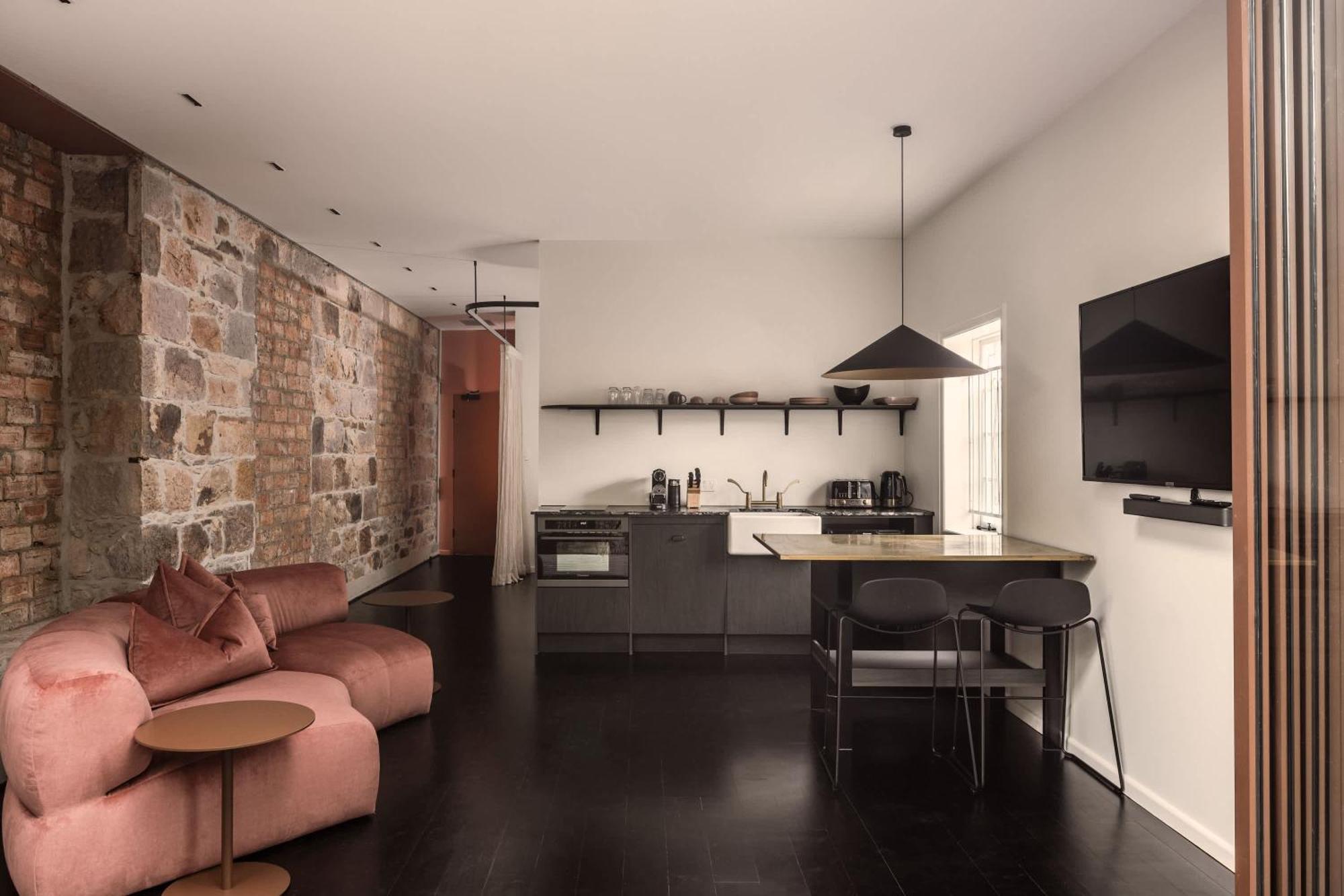 Miss Midgley's - Principals Office 1 King Bed Apartment Brisbane