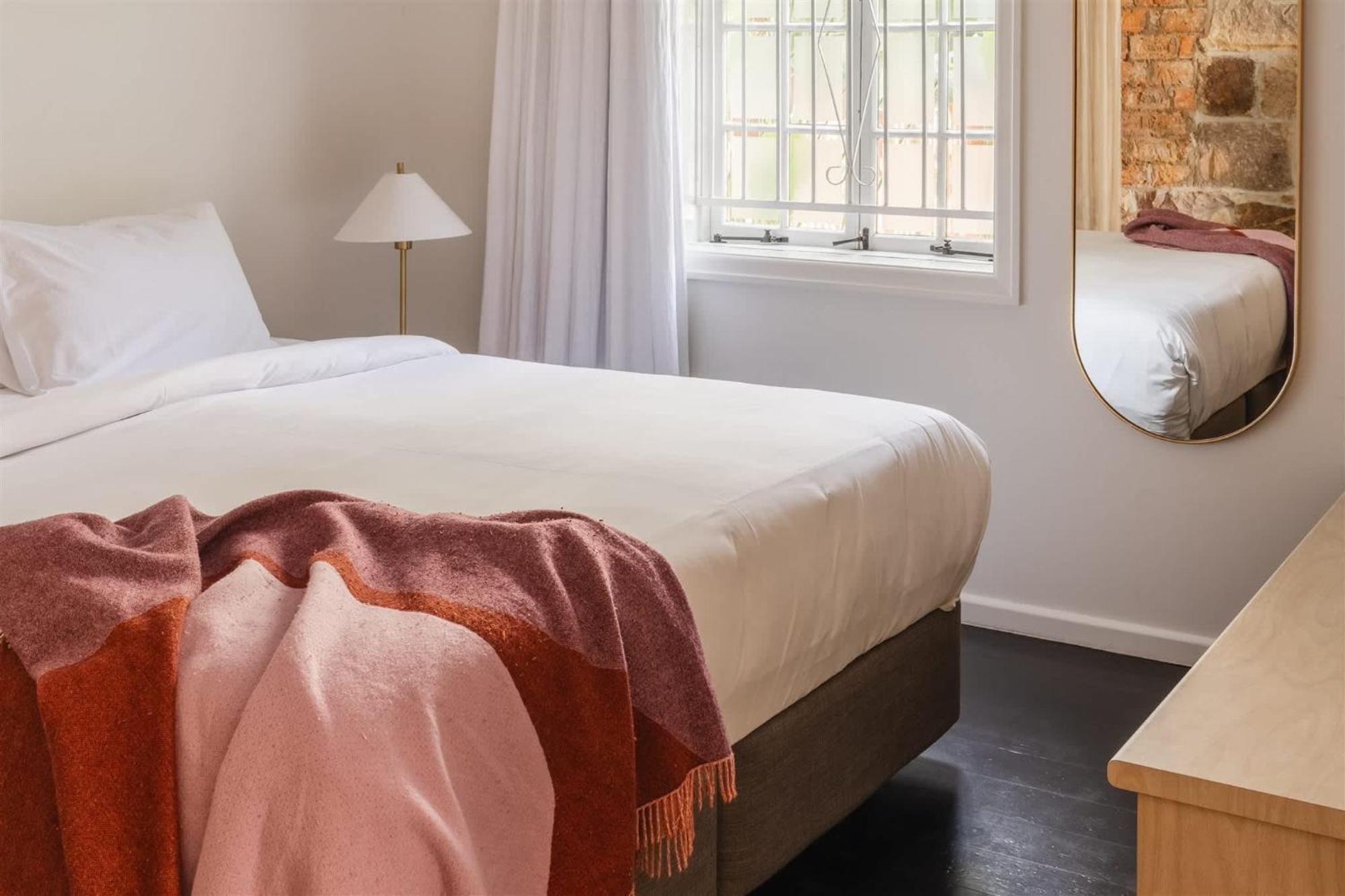 Miss Midgley's - Principals Office 1 King Bed Brisbane