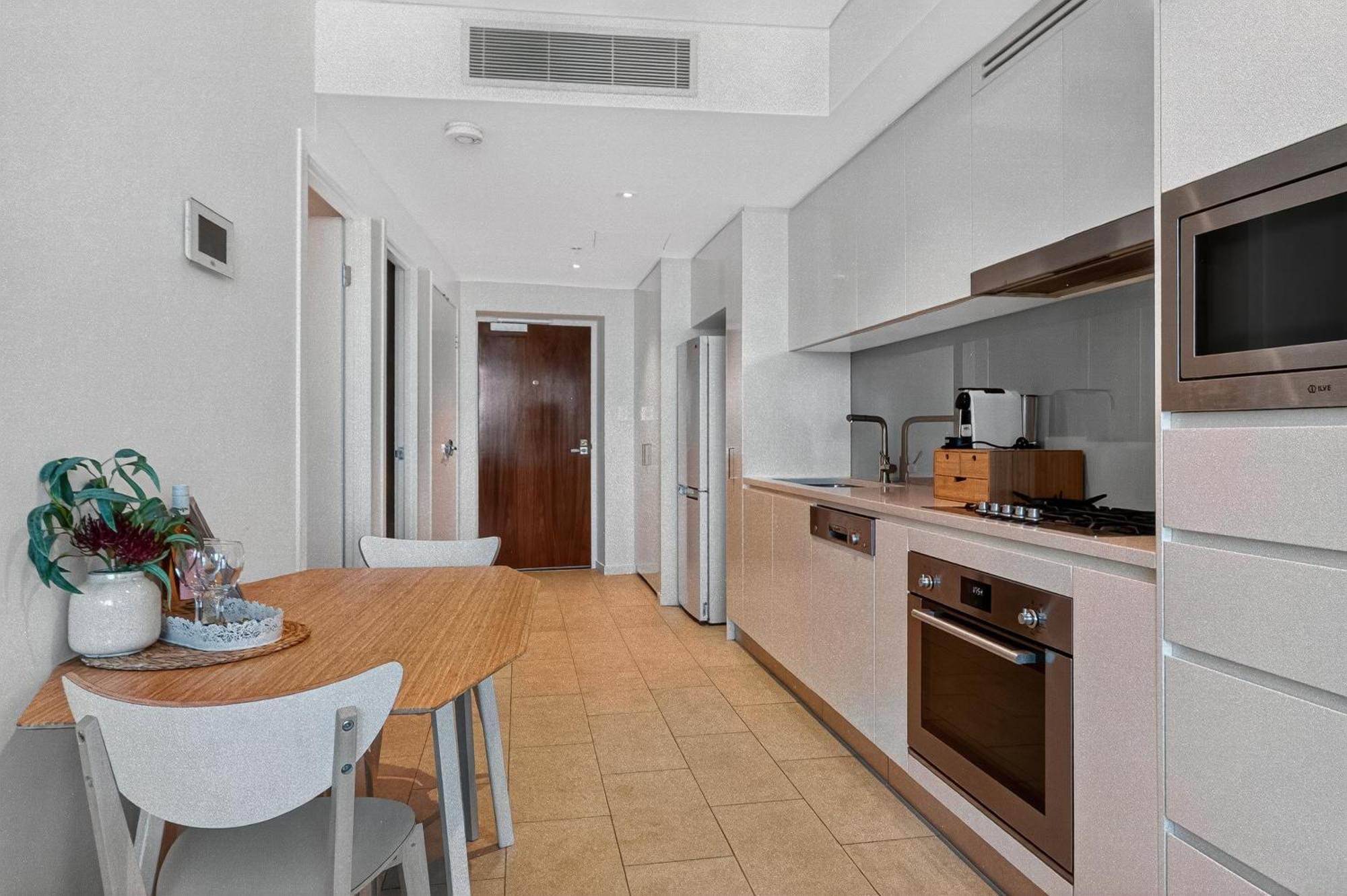 Oasis Retreat On Level 71 In Skytower Apartment *