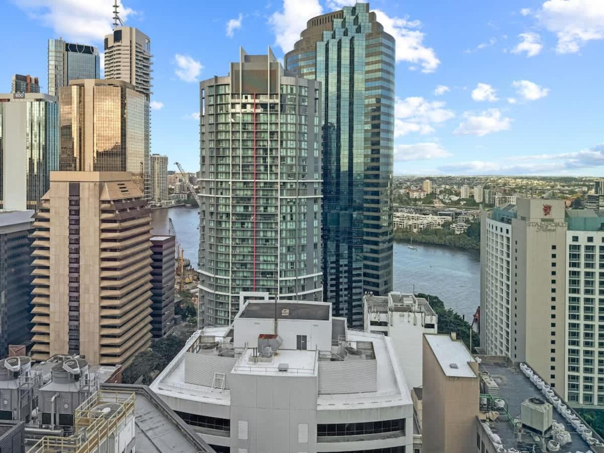 Luxury In Skytower By Stylish *