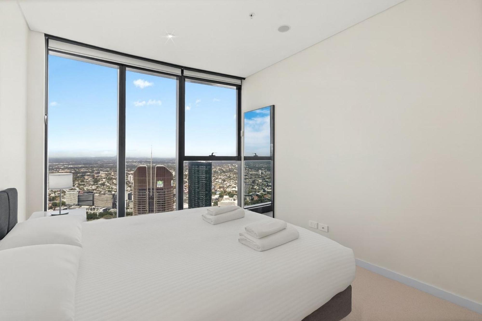 Panoramic Views & High-rise Pool And Gym Apartment *