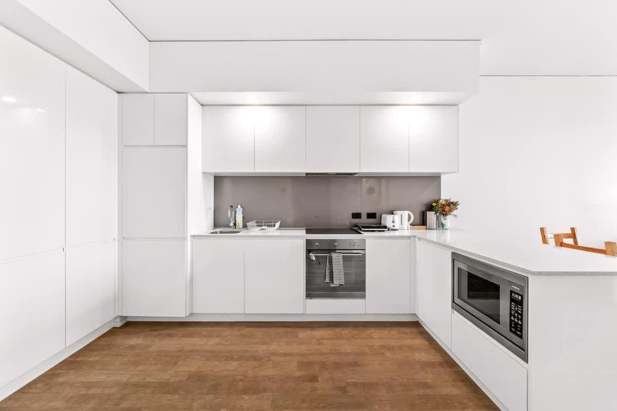 Belise - 16th Floor Executive For 2 Parking Apartment Brisbane