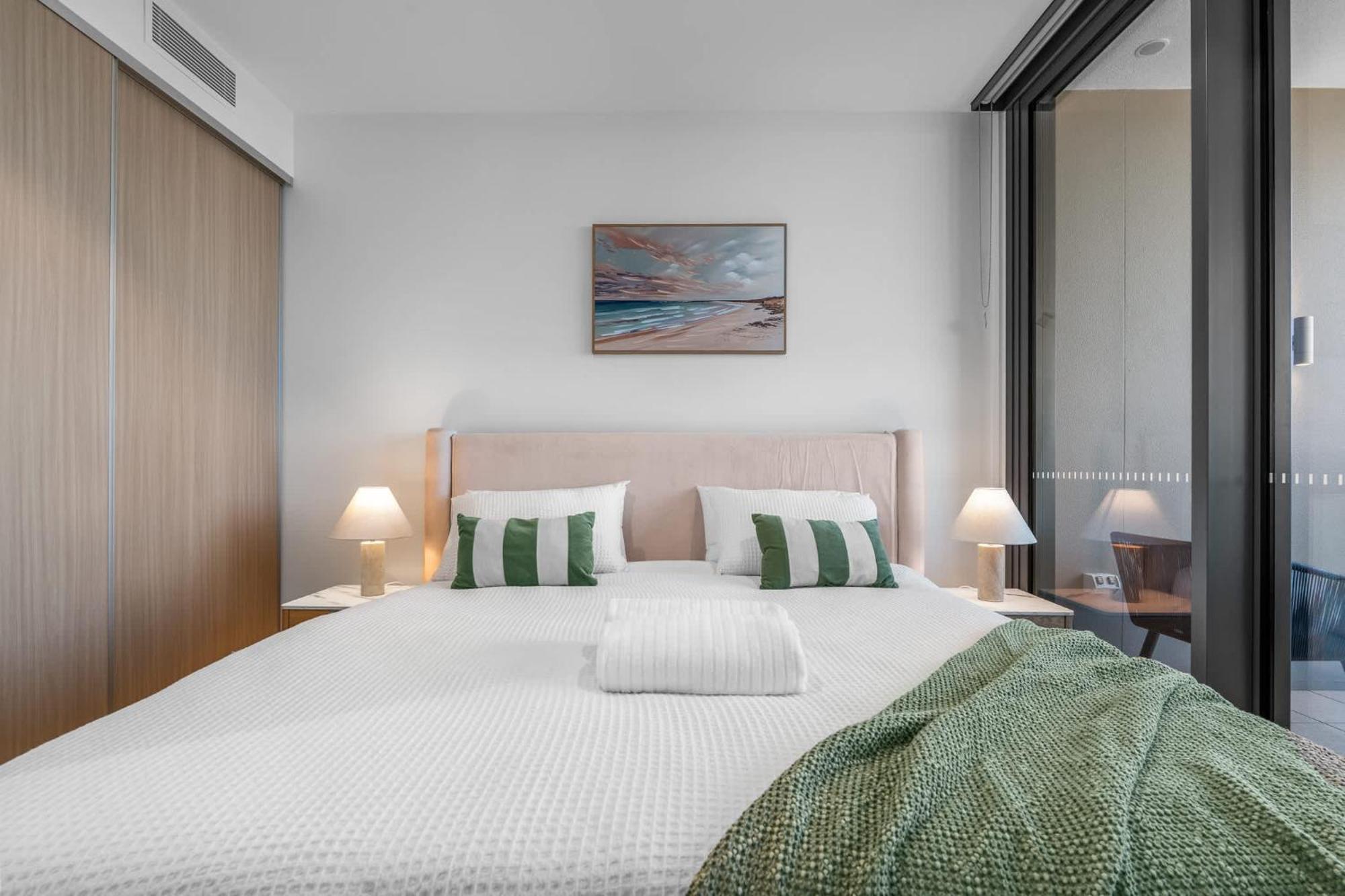 The Kaze - 37f Brand New Riverview 1br With Sofa Bed At Queens Wharf With Pool And Gym