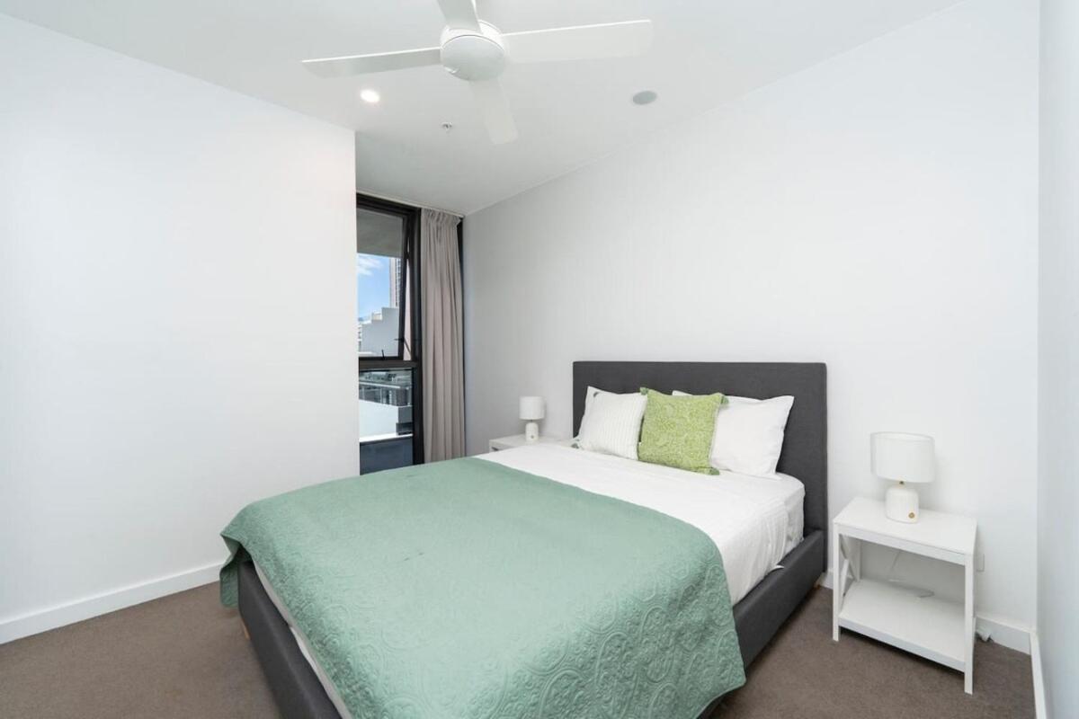 Stylish View Retreat 2b2b With Free Parking Apartment