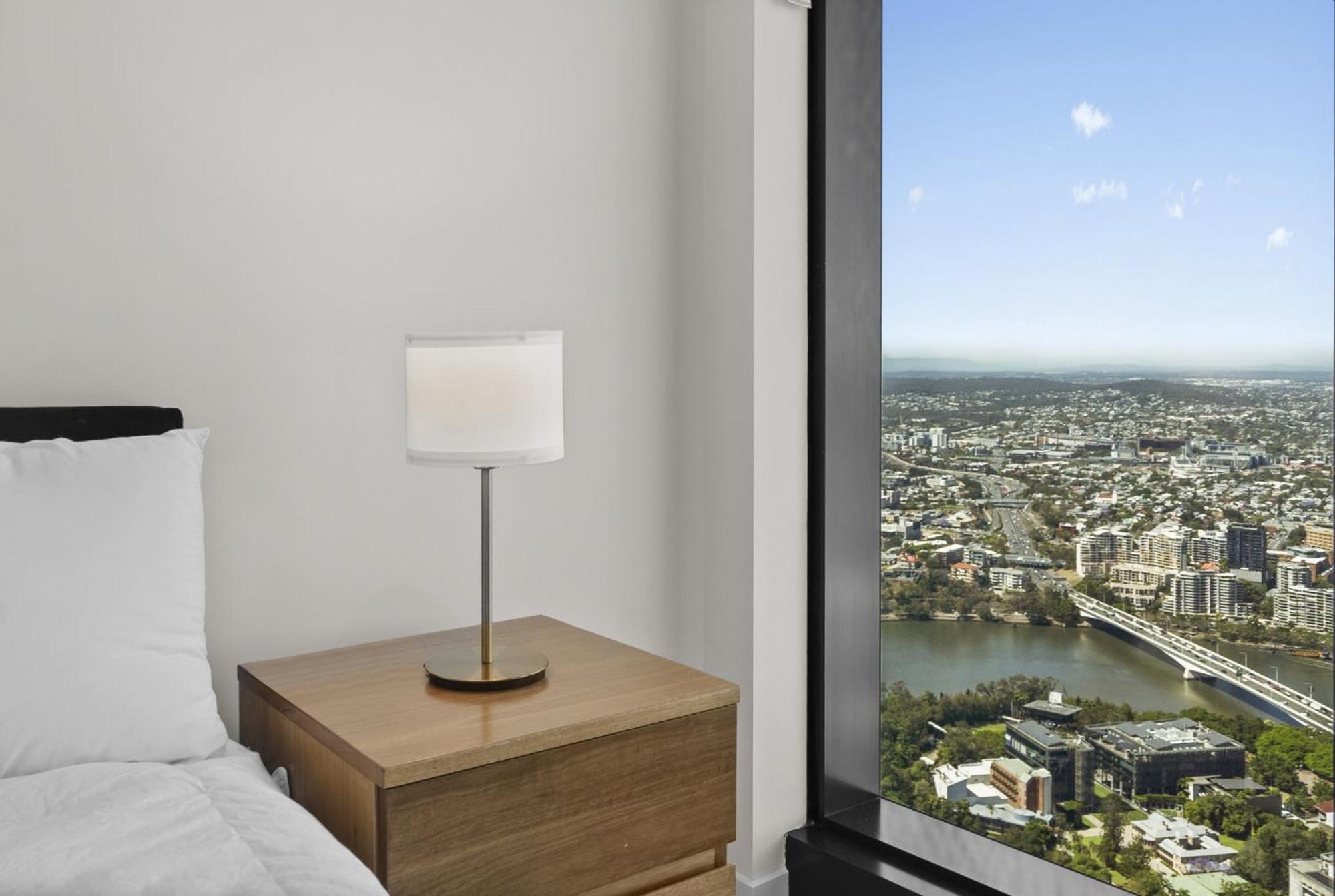 Panoramic Views & High-rise Pool And Gym *