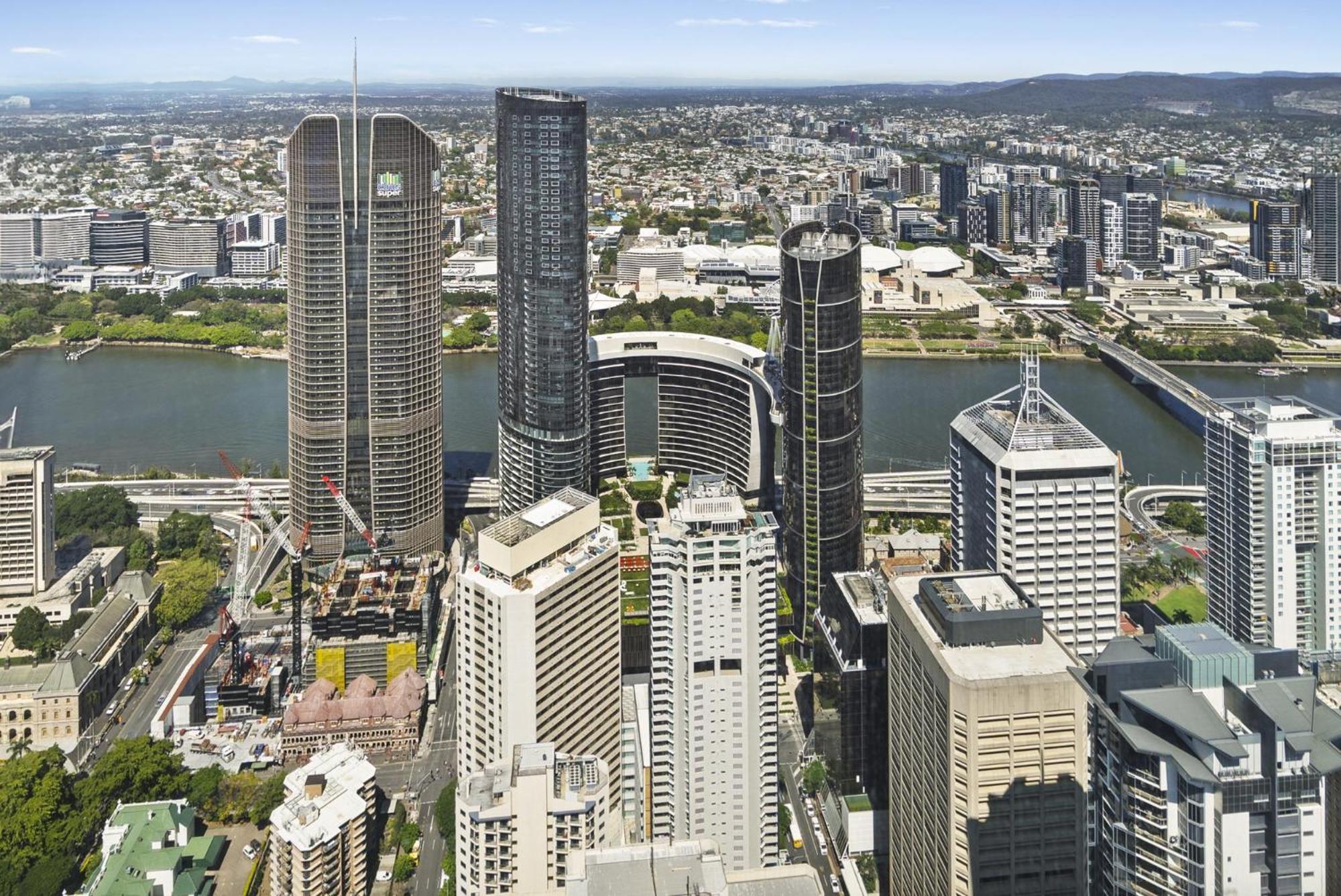 Panoramic Views & High-rise Pool And Gym Apartment