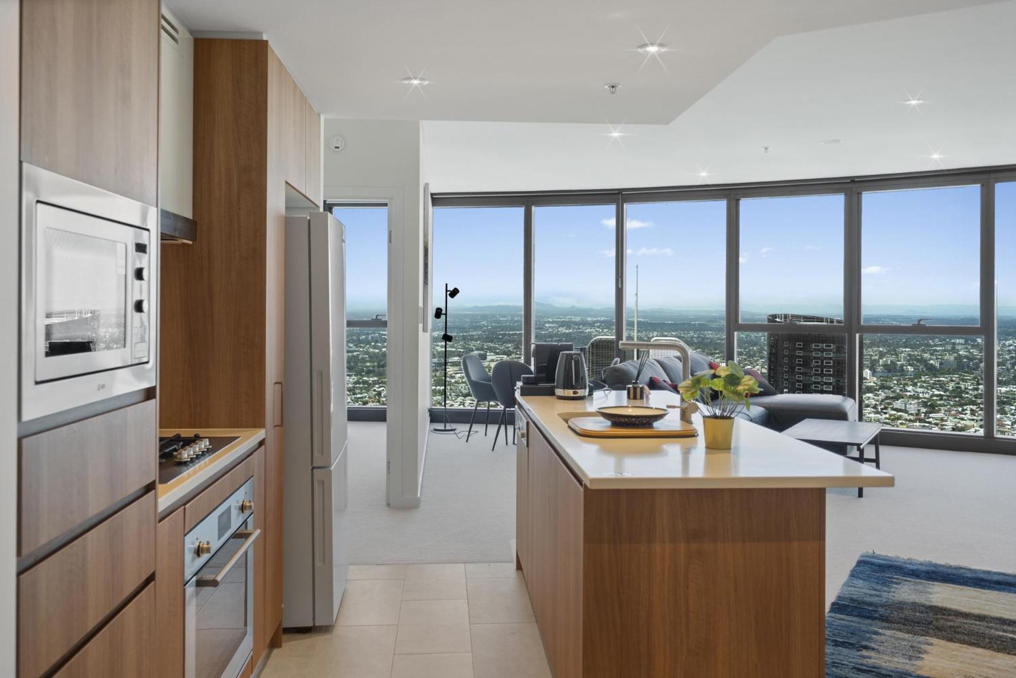 Panoramic Views & High-rise Pool And Gym